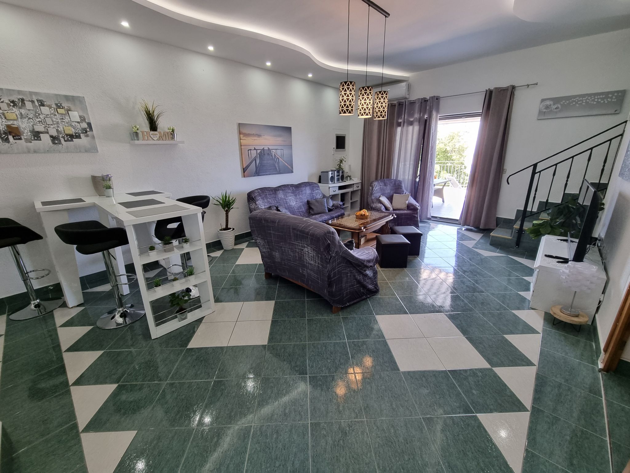 Mit privatem Pool und Sauna-Inside