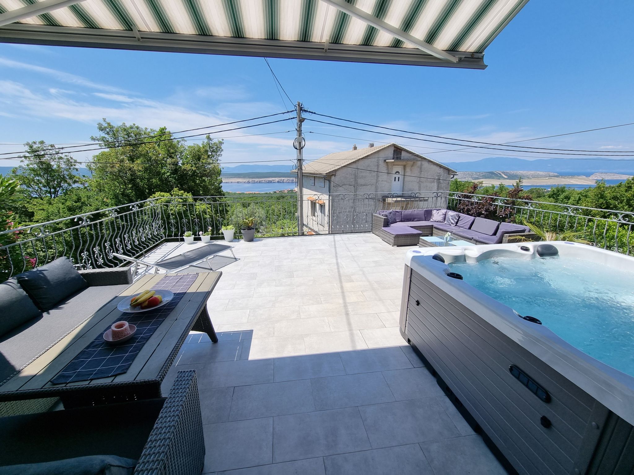 Mit privatem Pool und Sauna-Inside