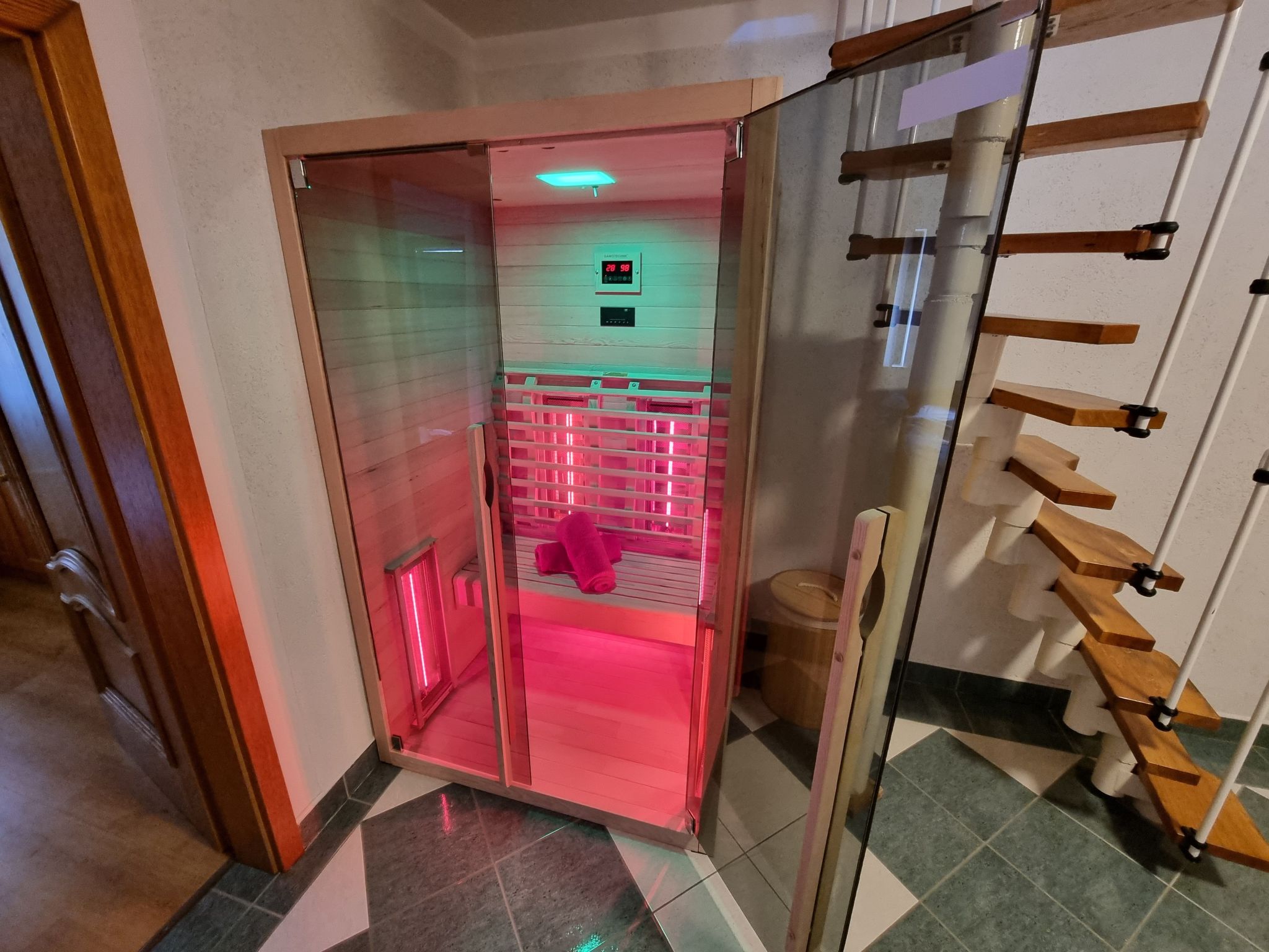 Mit privatem Pool und Sauna-Inside