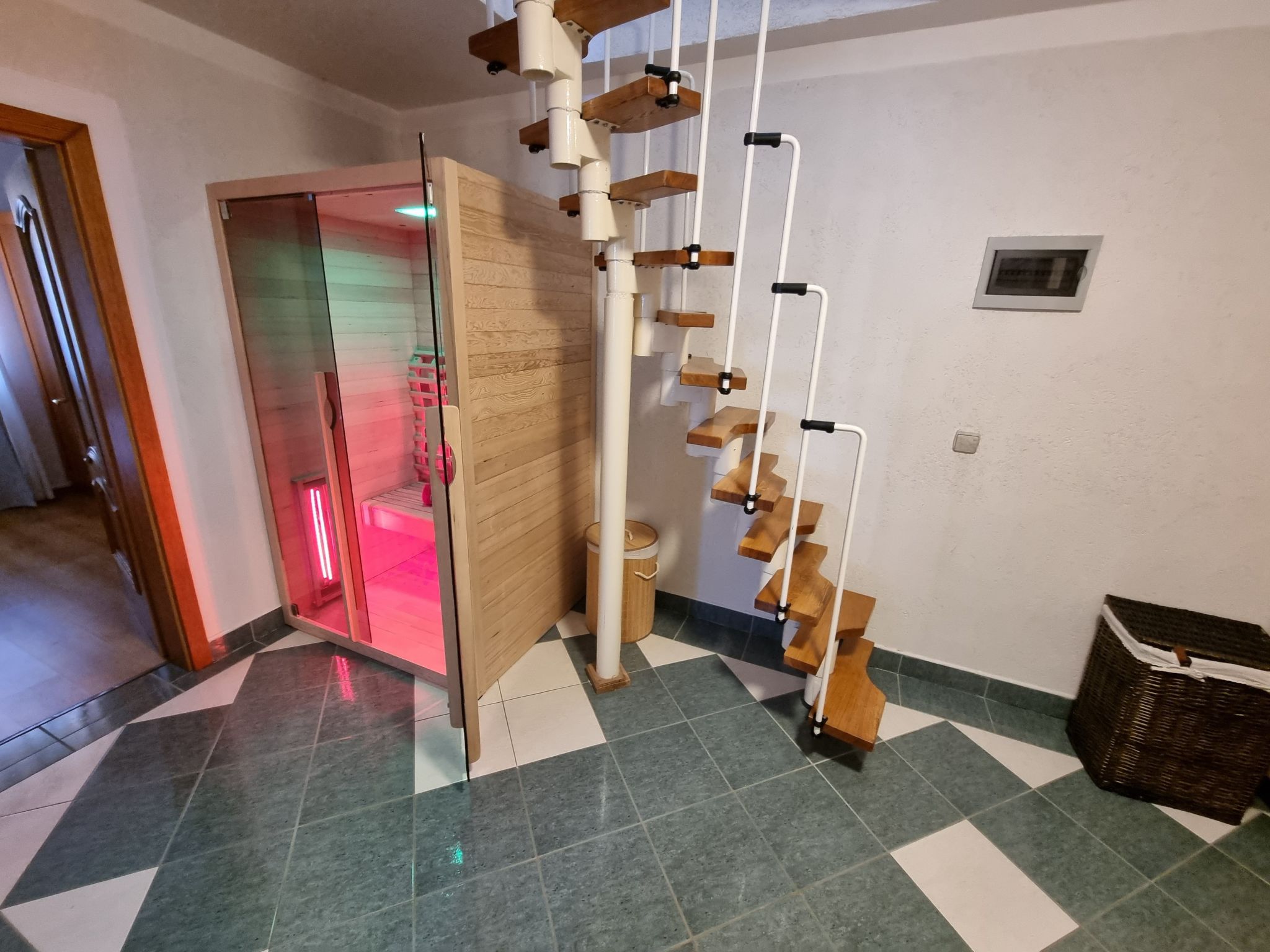 Mit privatem Pool und Sauna-Inside