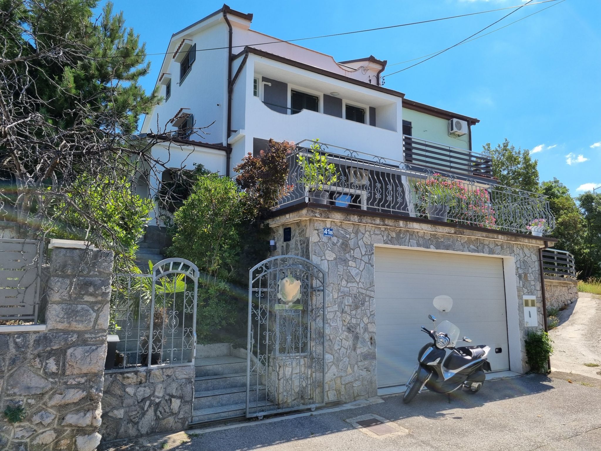 Mit privatem Pool und Sauna-Inside