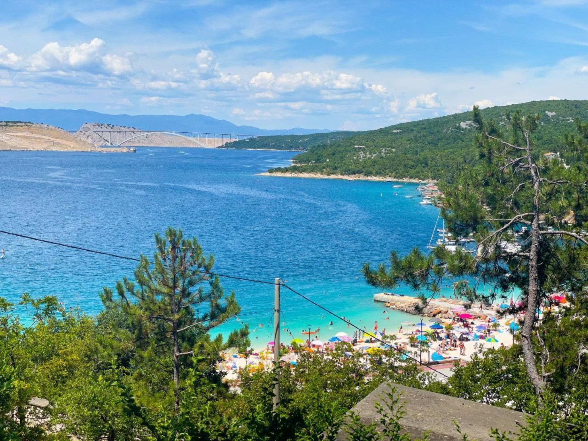 In Jadranovo mit Terrasse, Garten und Grill-Outside