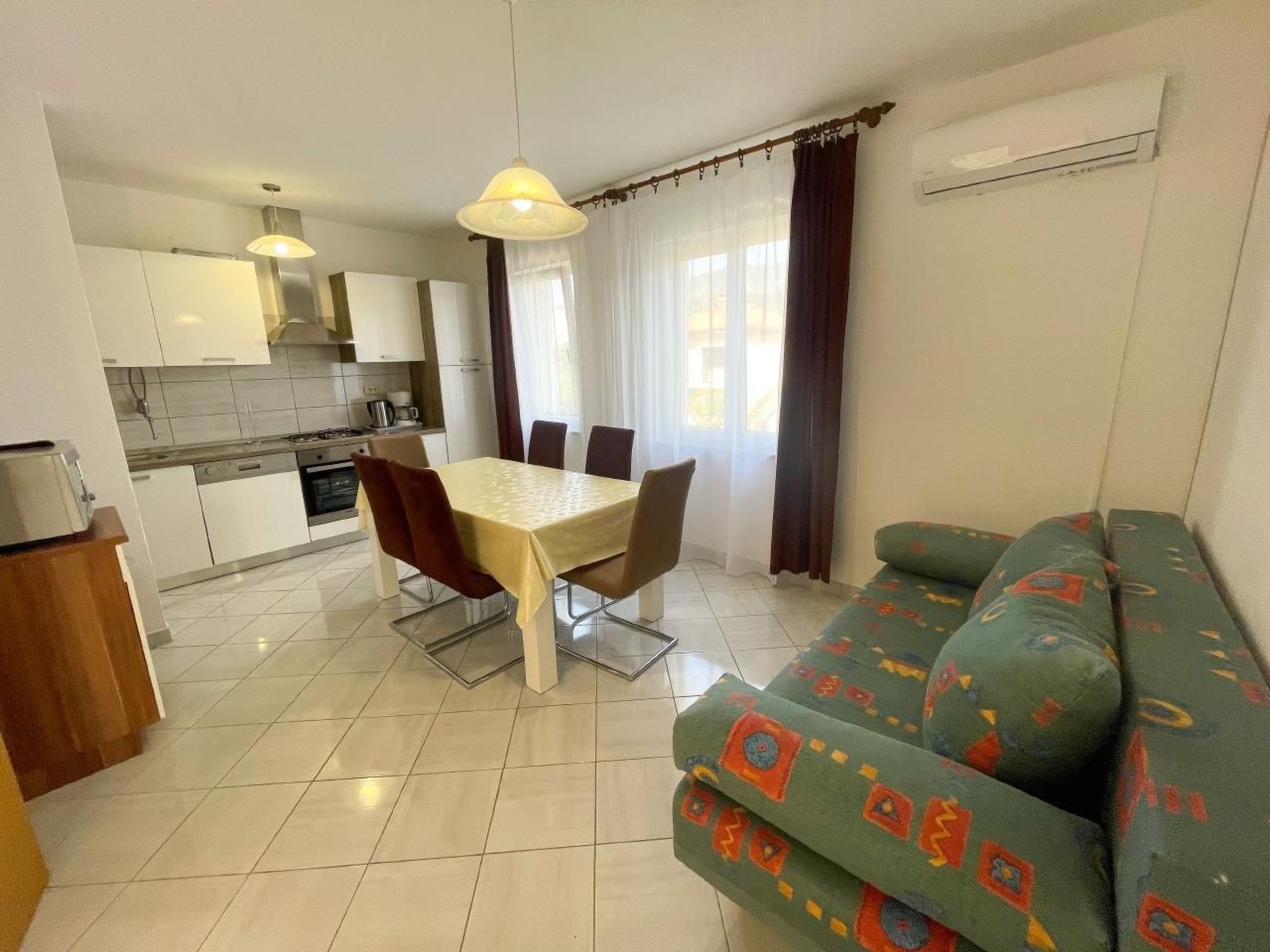 Schöne Ferienwohnung in Jadranovo mit Grill, Terrasse und Garten-Inside