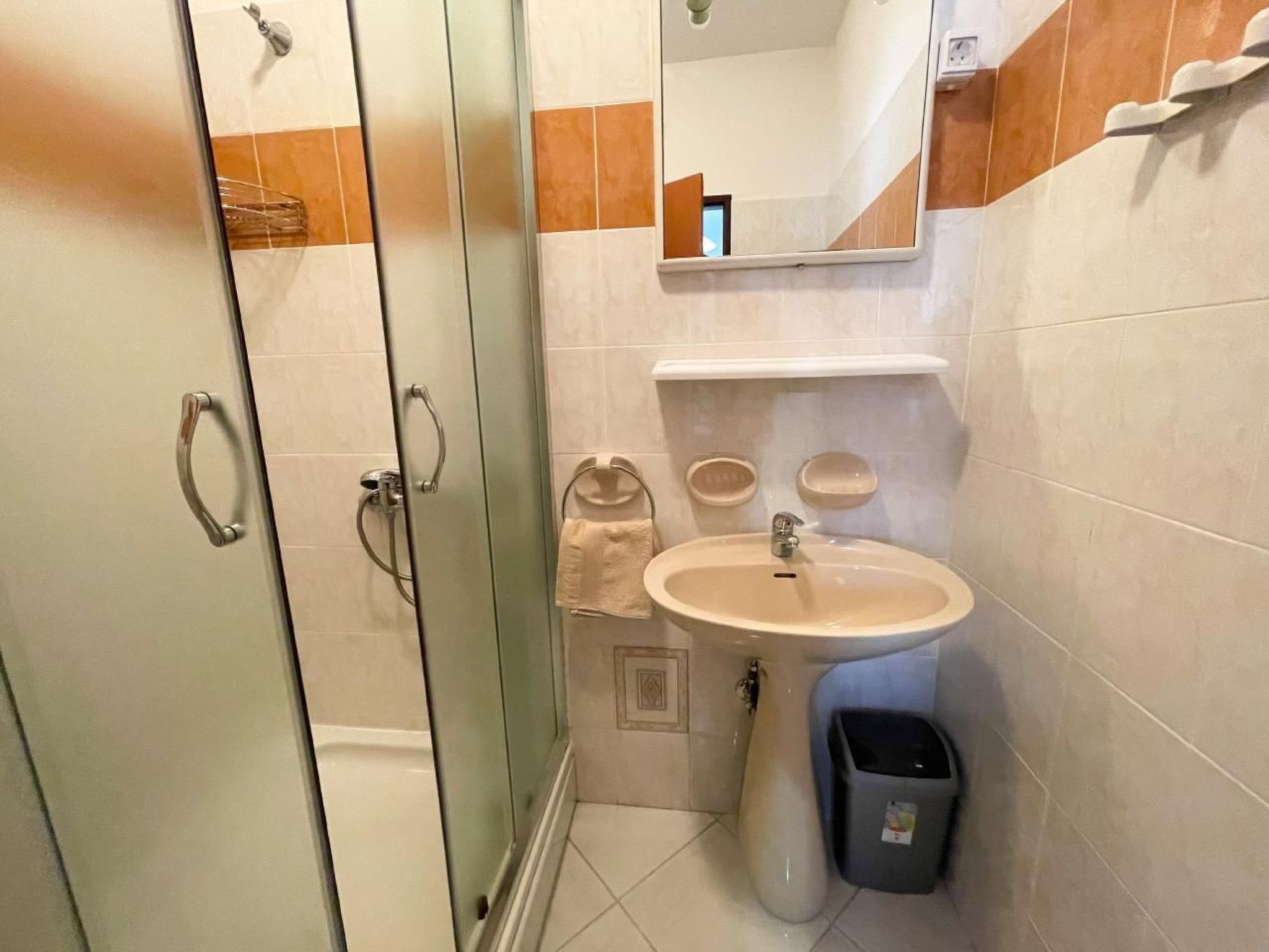 Schöne Ferienwohnung in Jadranovo mit Grill, Terrasse und Garten-Inside