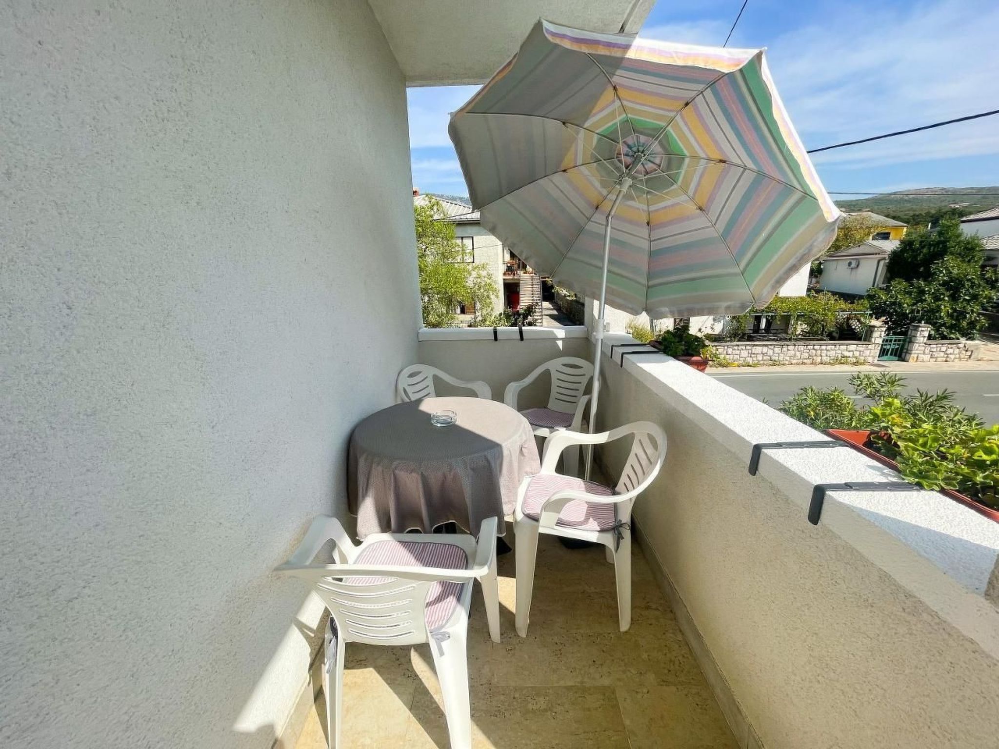 Schöne Ferienwohnung in Jadranovo mit Grill, Terrasse und Garten-Outside