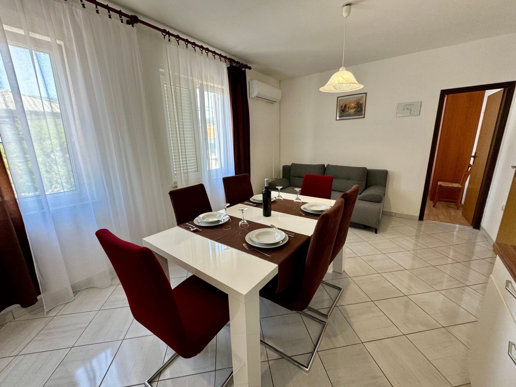 Schöne Ferienwohnung in Jadranovo mit Grill, Terrasse und Garten-Inside