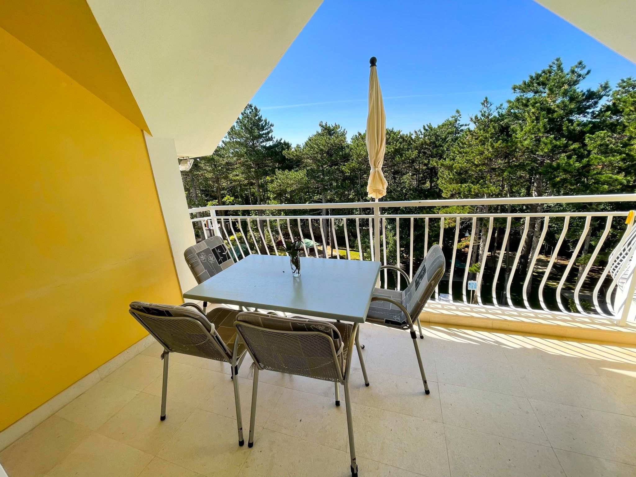 Photo of Wohnung in Jadranovo mit gemeinschaftlichem Pool, Terrasse und Grill