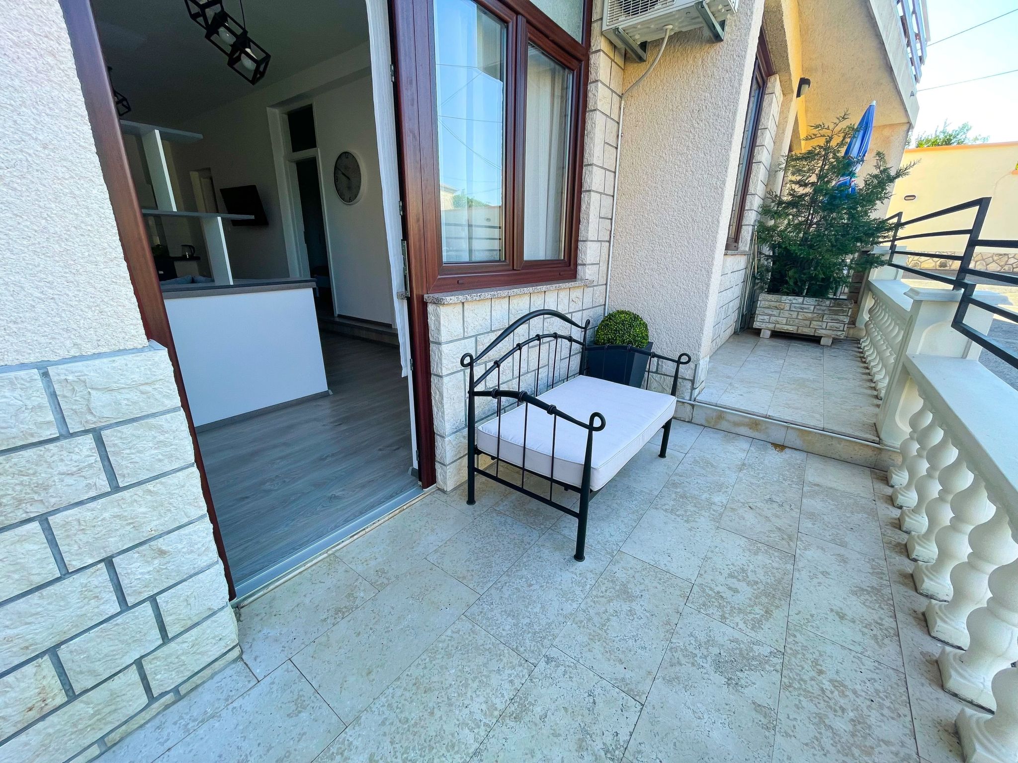 in Jadranovo mit Schönem Balkon Apartment in Jadranovo