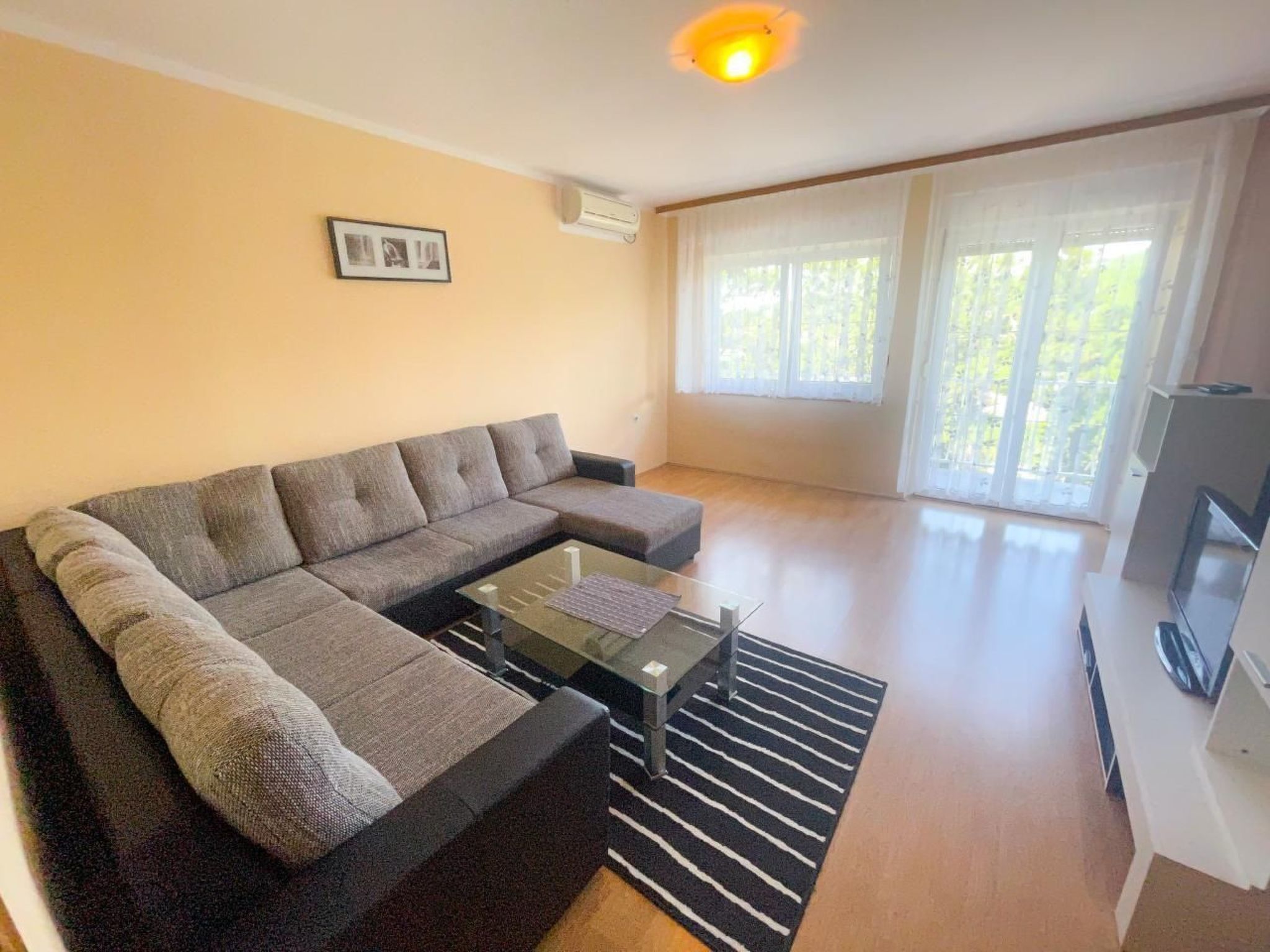 Appartement in Jadranovo mit Garten, Terrasse und Grill