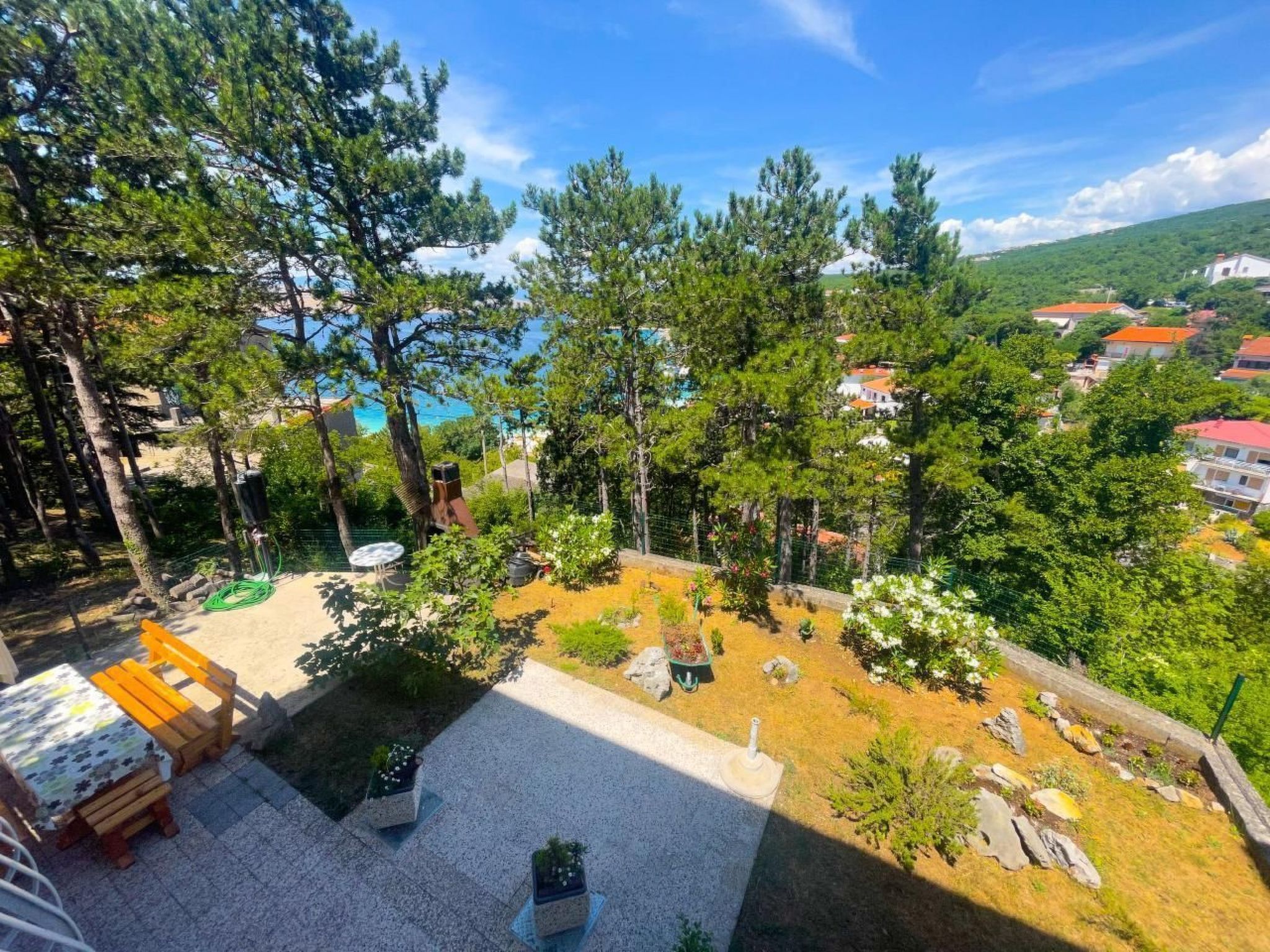 Appartement in Jadranovo mit Garten, Terrasse und Grill-Image-tags.info