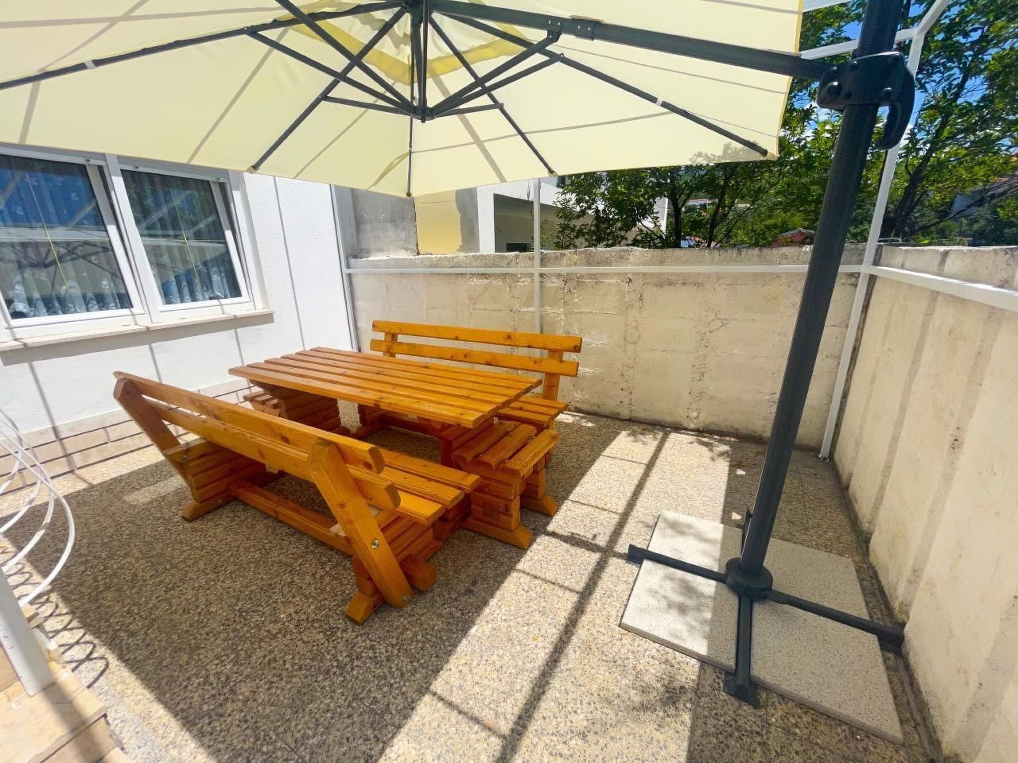 Appartement in Jadranovo mit Garten, Terrasse und Grill-Outside