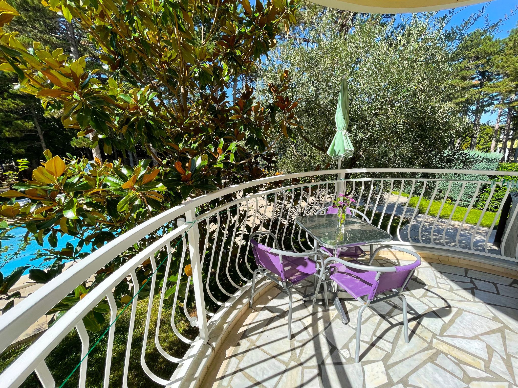 Photo of Wohnung in Jadranovo mit Terrasse, Garten und gemeinschaftlichem Pool