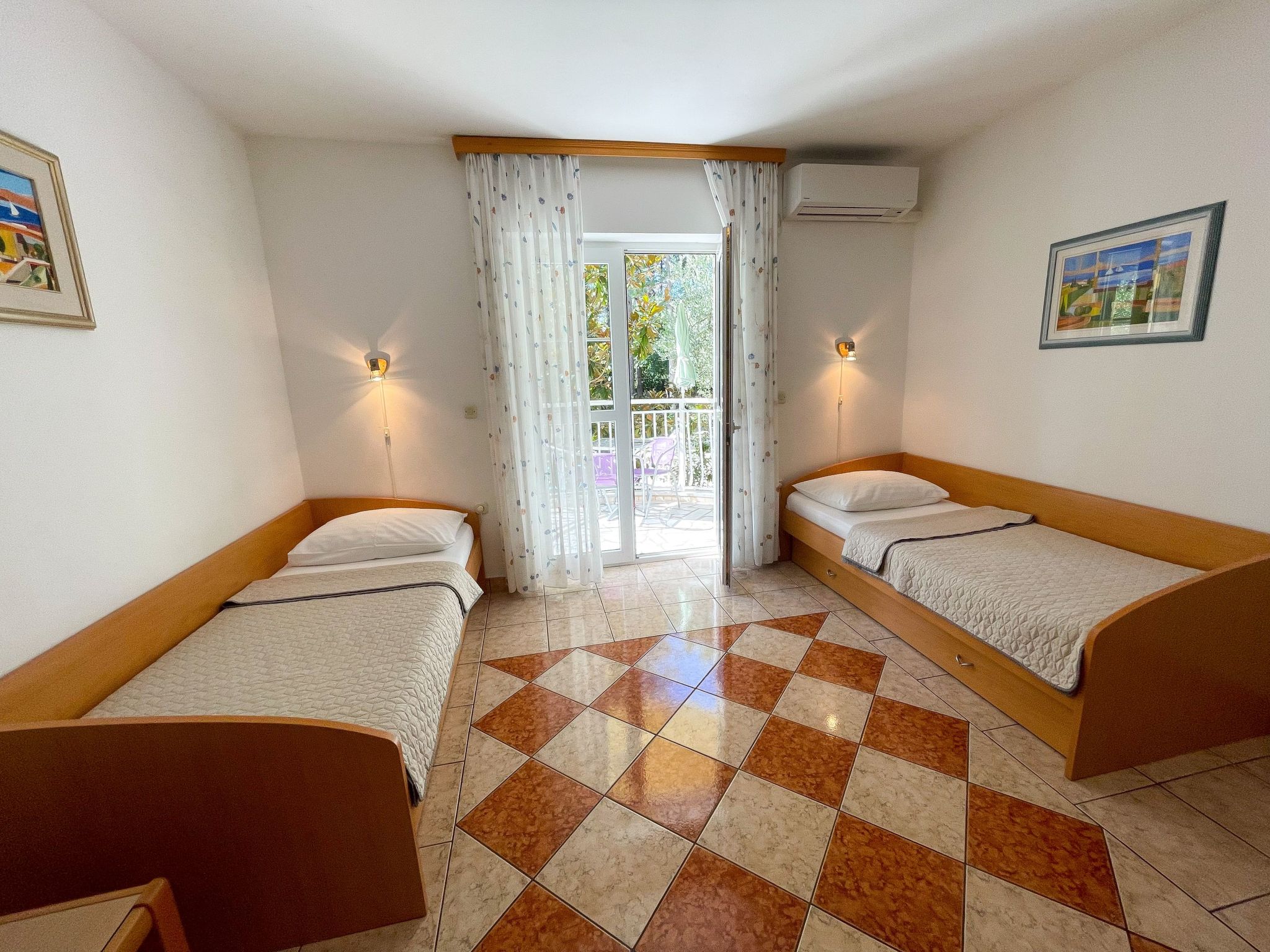 Photo of Wohnung in Jadranovo mit Terrasse, Garten und gemeinschaftlichem Pool