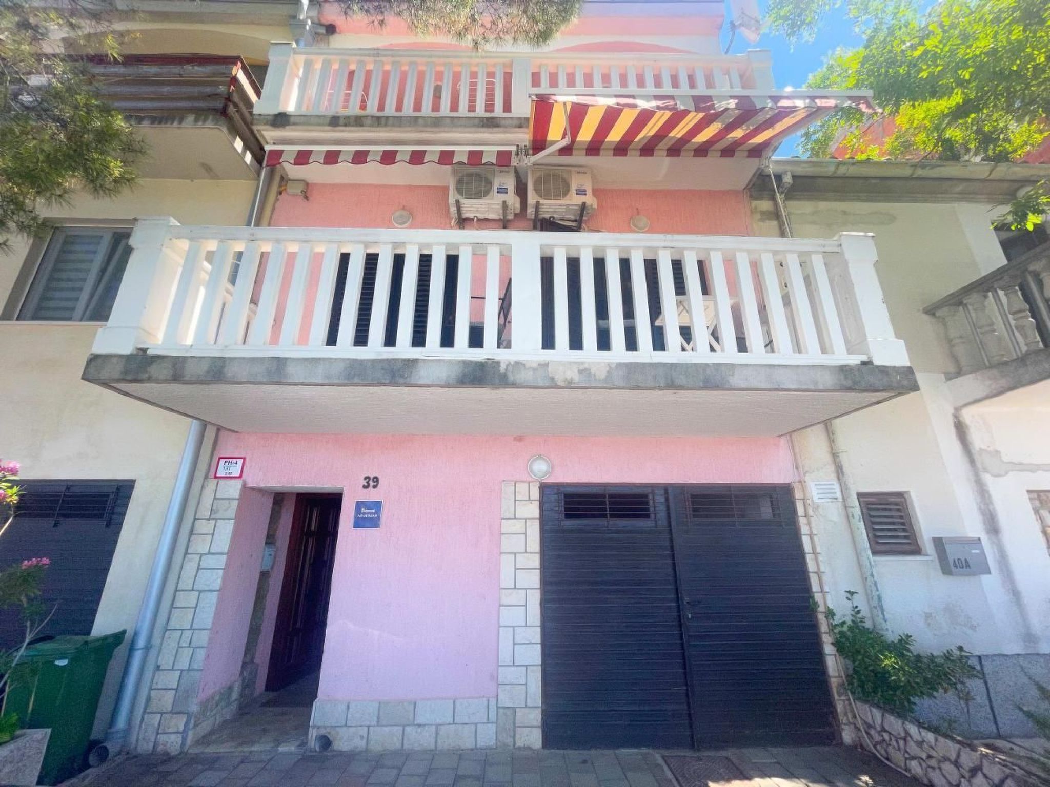 Wohnung in Jadranovo mit Grill und Garten