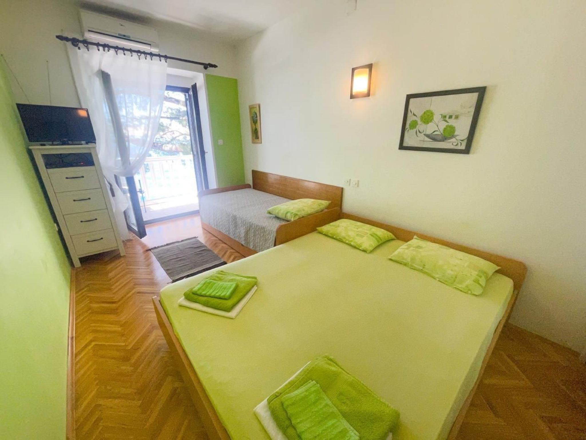 Wohnung in Jadranovo mit Grill und Garten