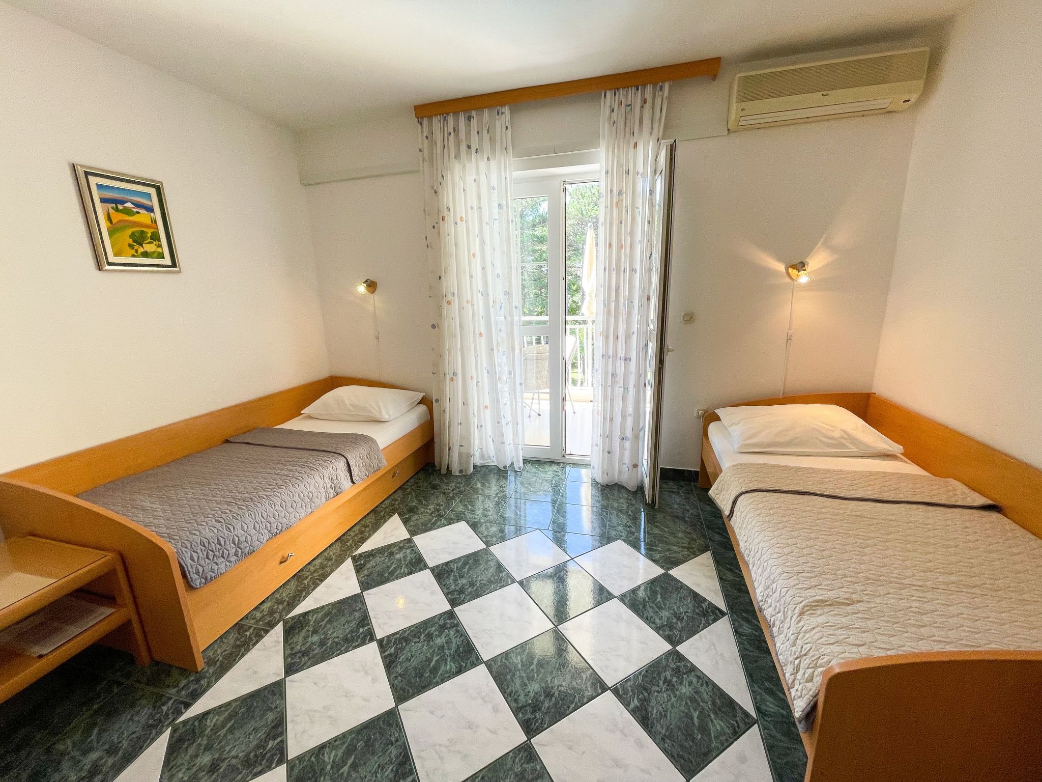 Photo of in Jadranovo mit Terrasse, gemeinschaftlichem Pool und Garten