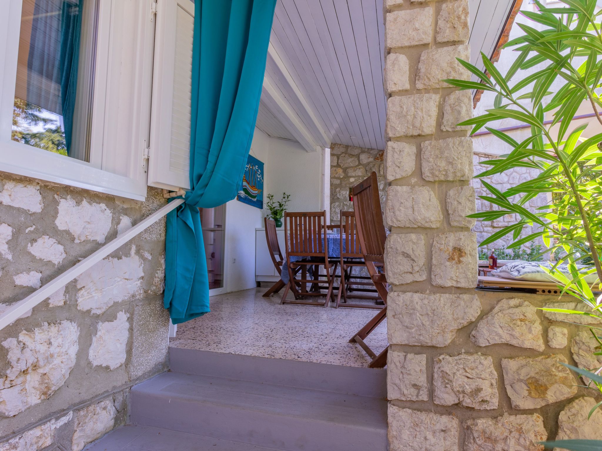 In Jadranovo mit Terrasse und Grill-Draußen