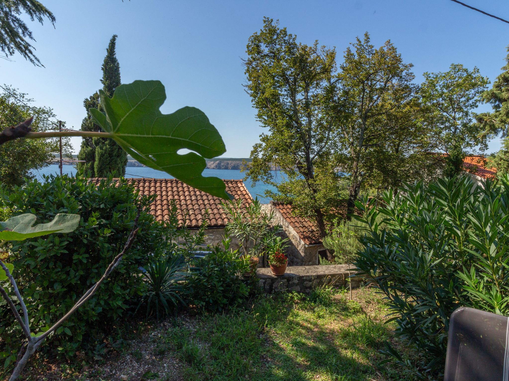 In Jadranovo mit Terrasse und Grill-Draußen