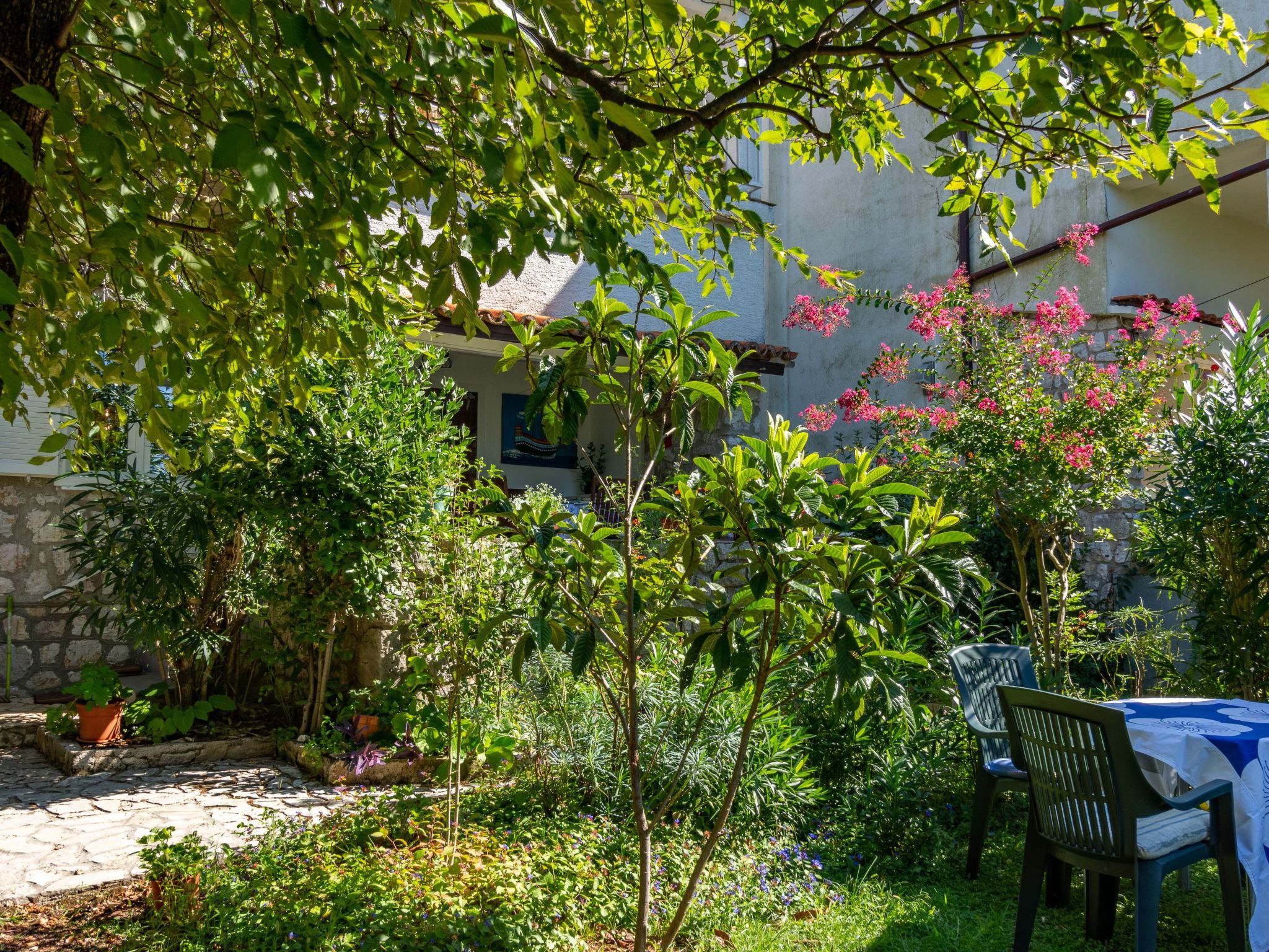 In Jadranovo mit Terrasse und Grill-Draußen