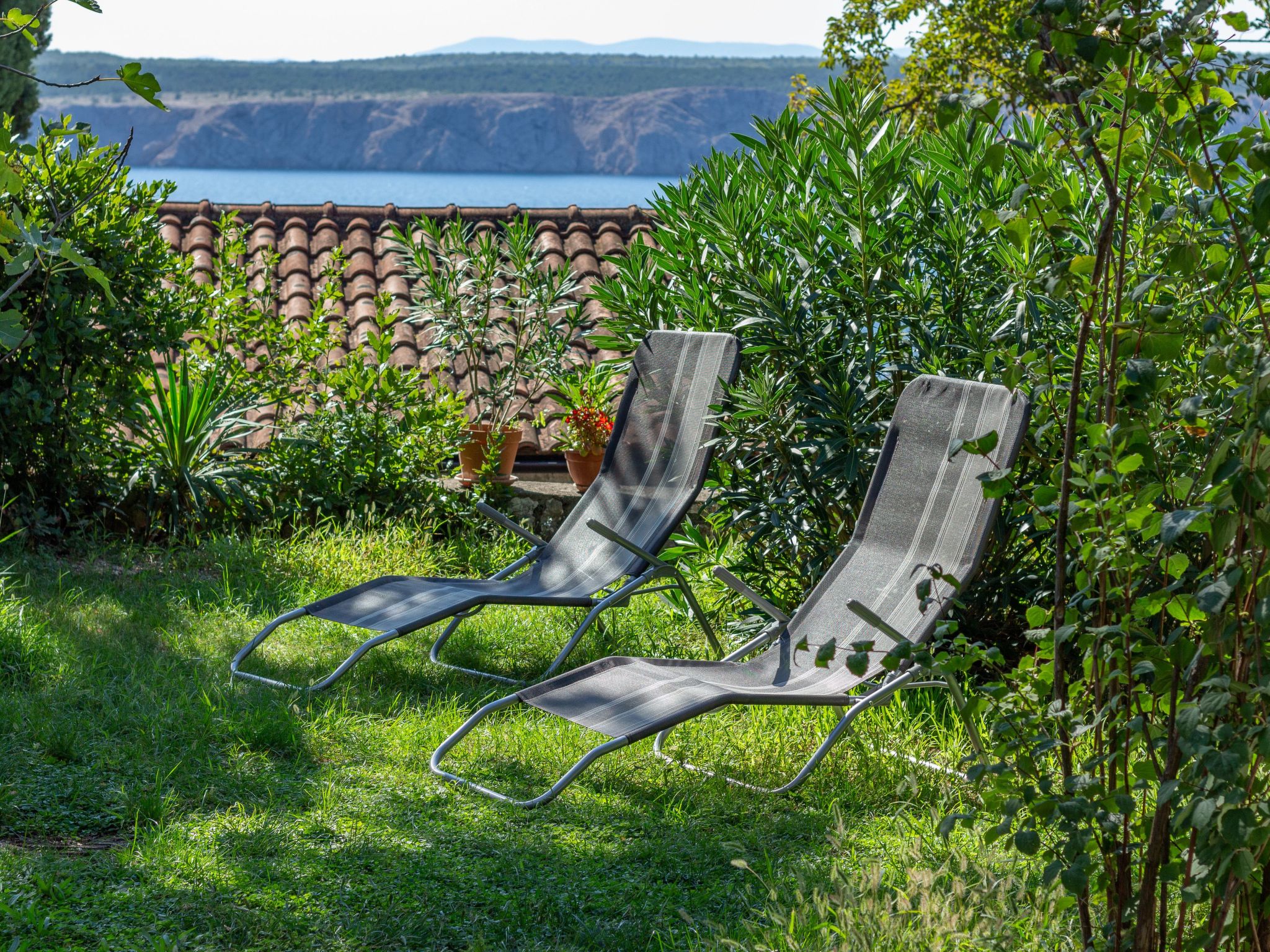 In Jadranovo mit Terrasse und Grill-Draußen