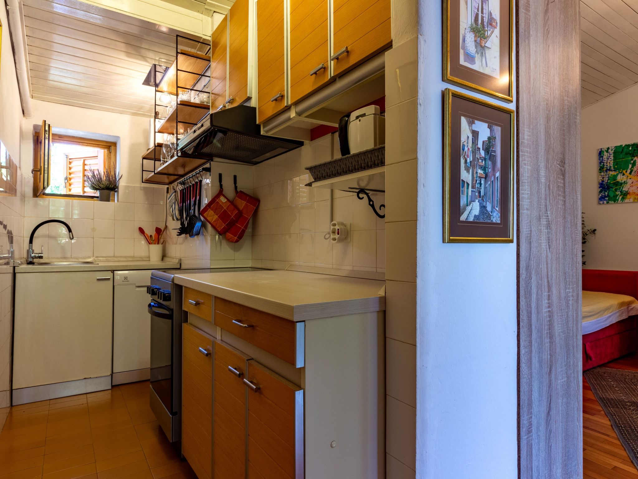 In Jadranovo mit Terrasse und Grill-Drinnen