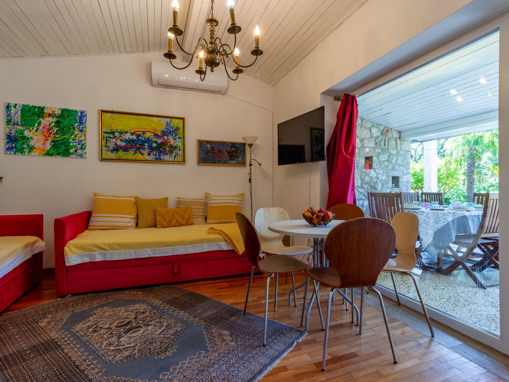 In Jadranovo mit Terrasse und Grill-Drinnen