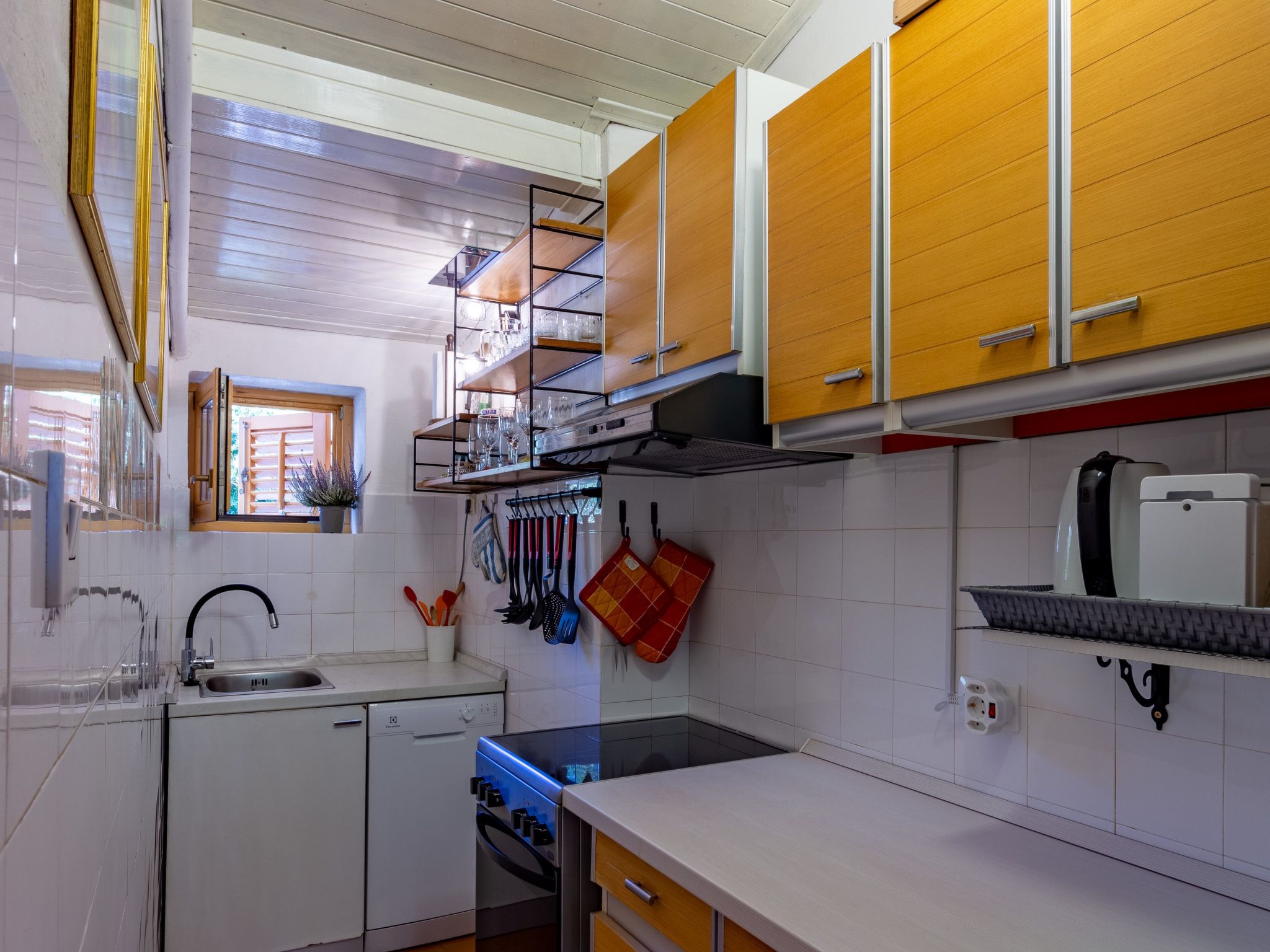 In Jadranovo mit Terrasse und Grill-Drinnen