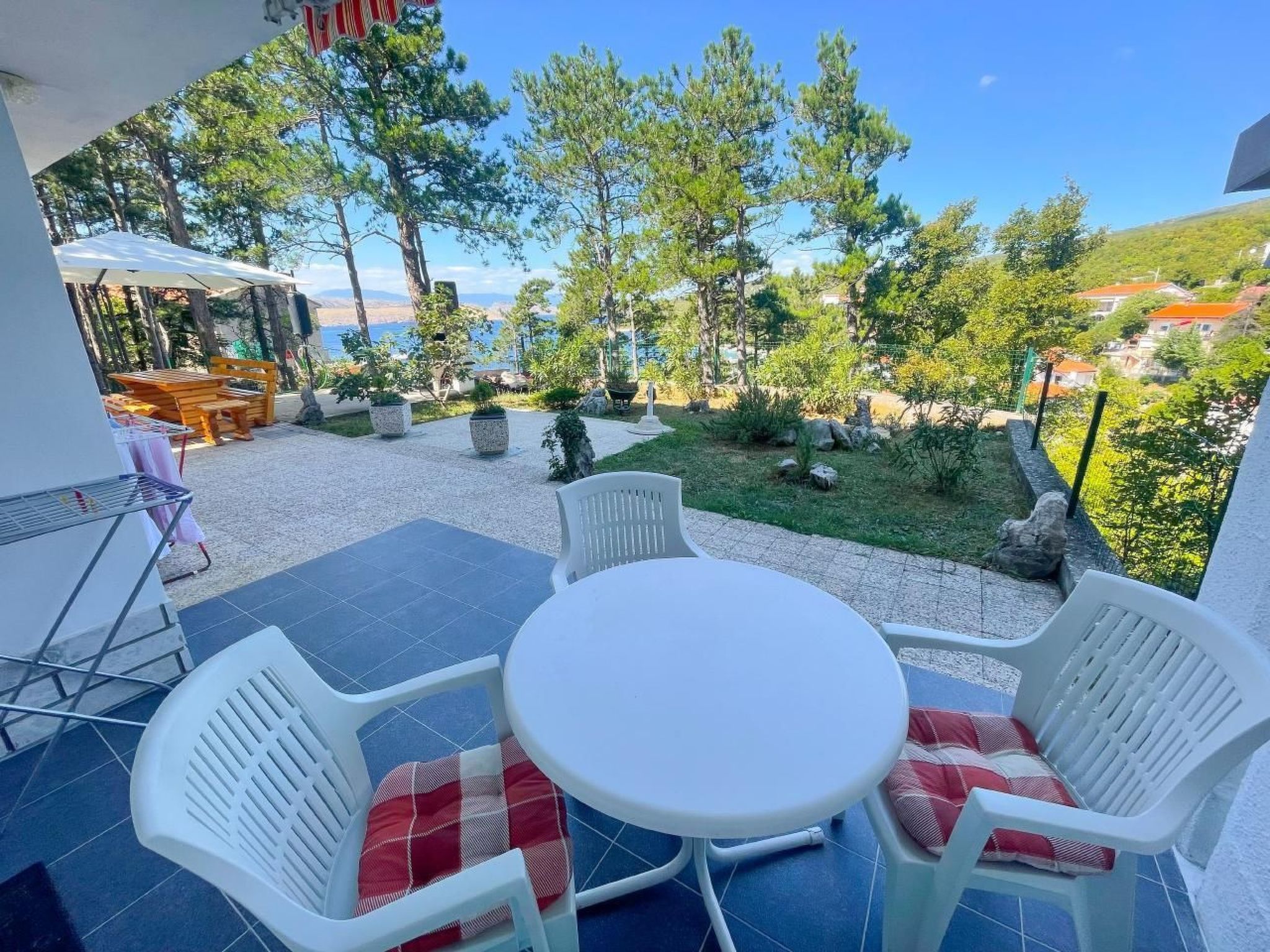 Nette Ferienwohnung in Jadranovo mit Terrasse, Garten und Grill-Image-tags.info