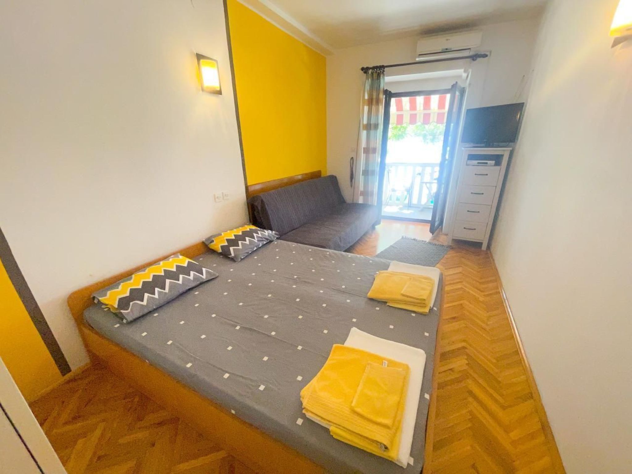 Appartement in Jadranovo mit Terrasse, Grill und Garten