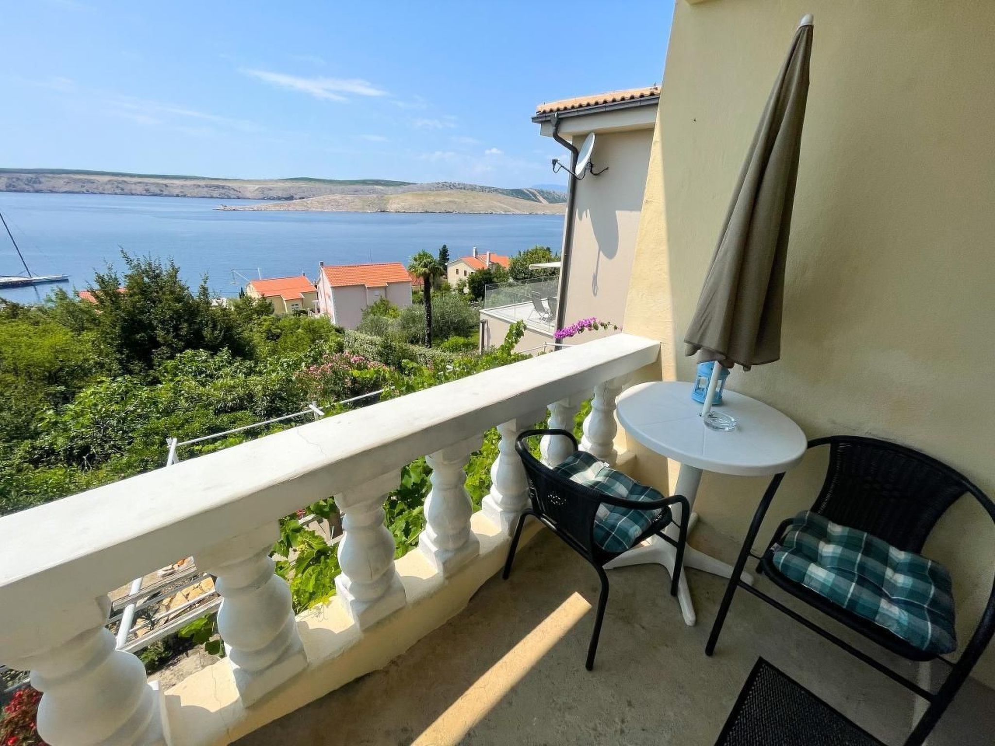 Wohnung in Jadranovo mit Kleinem Balkon