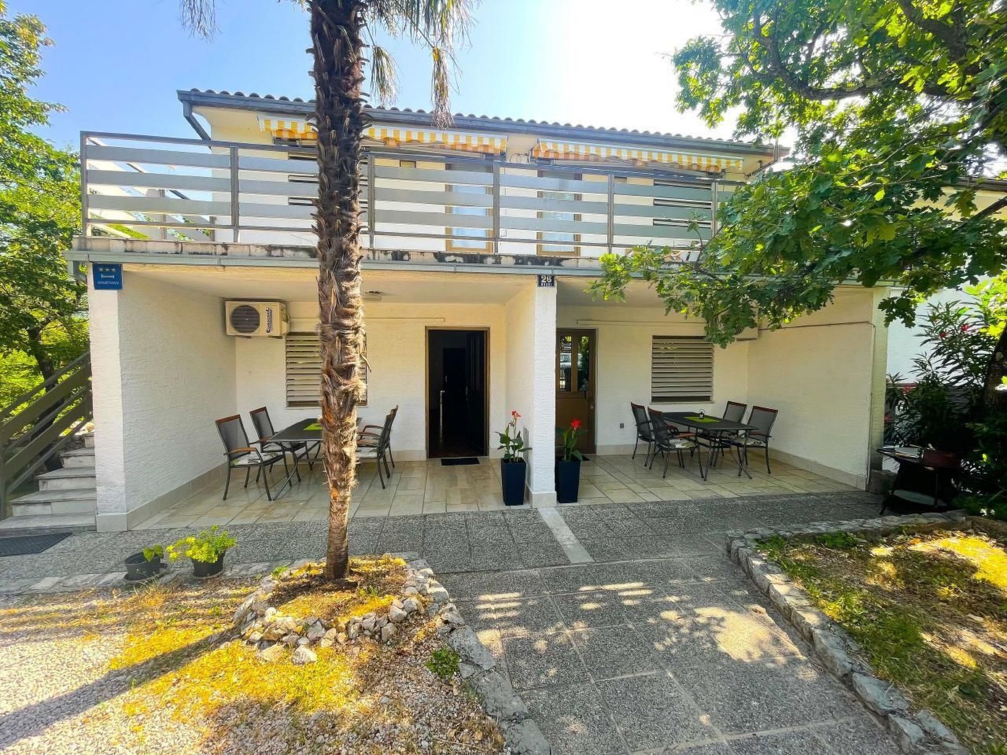 Charmante Ferienwohnung in Jadranovo-Draußen