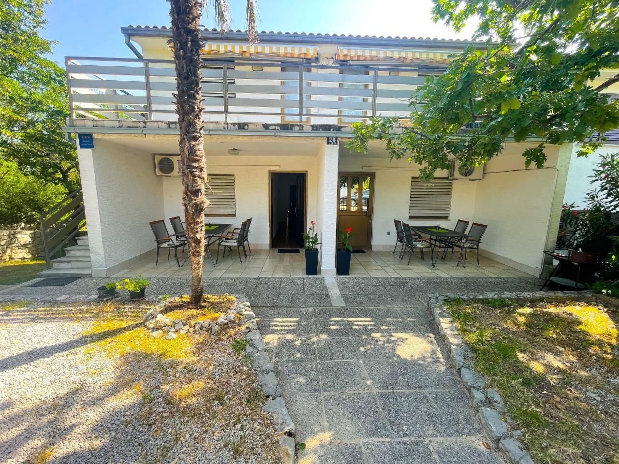 Charmante Ferienwohnung in Jadranovo-Draußen