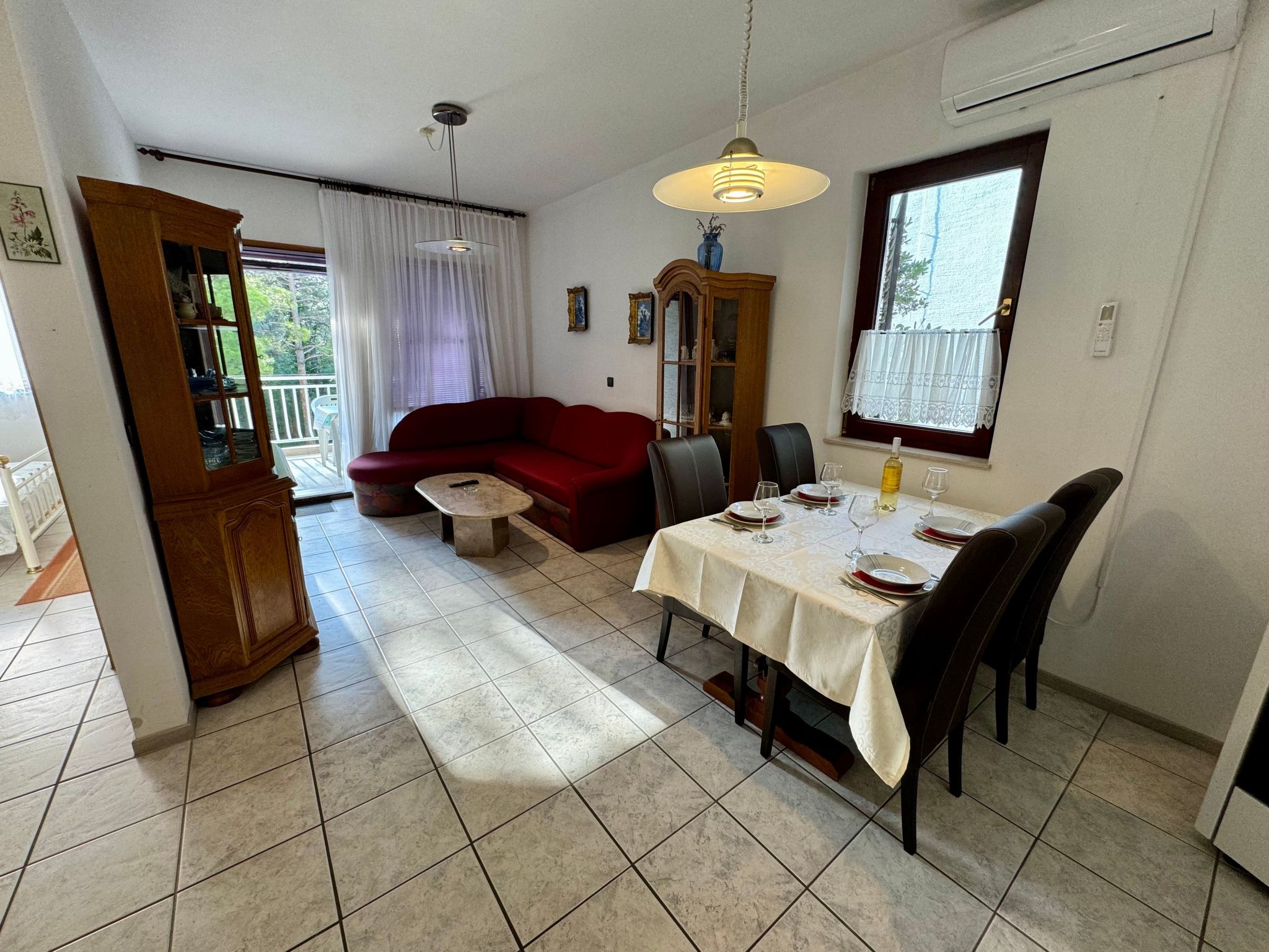 Jasna Jadranovo-Inside