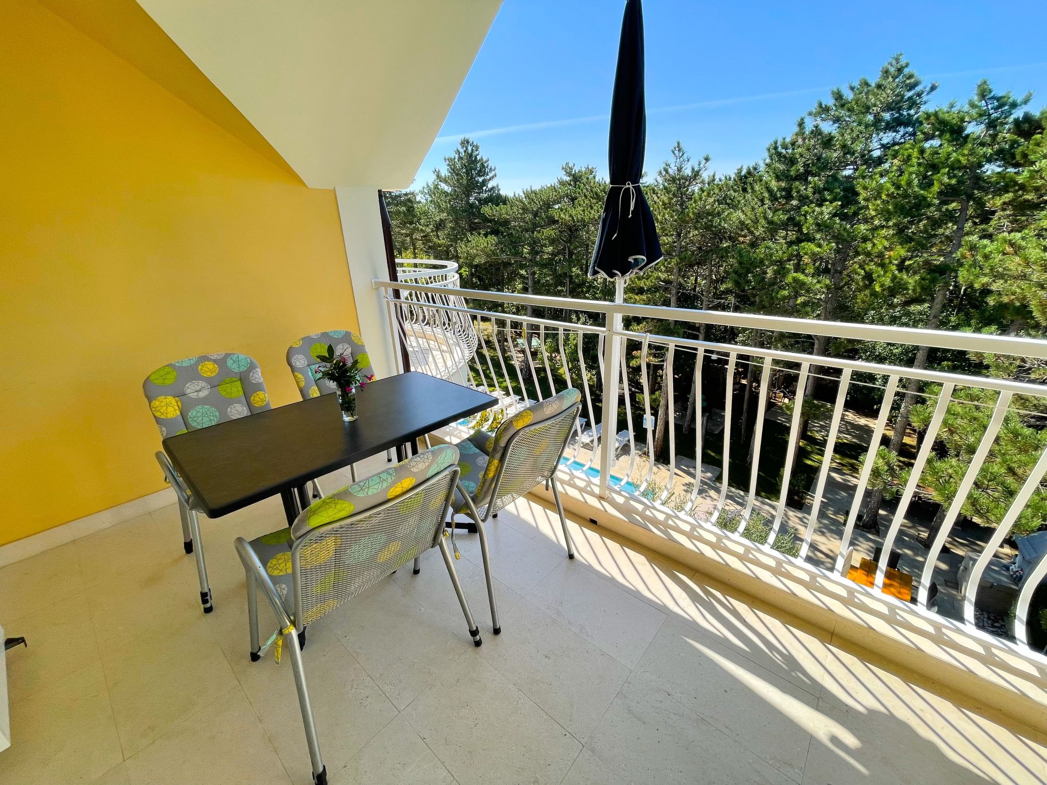 Photo of Wohnung in Jadranovo mit Grill, gemeinschaftlichem Pool und Terrasse