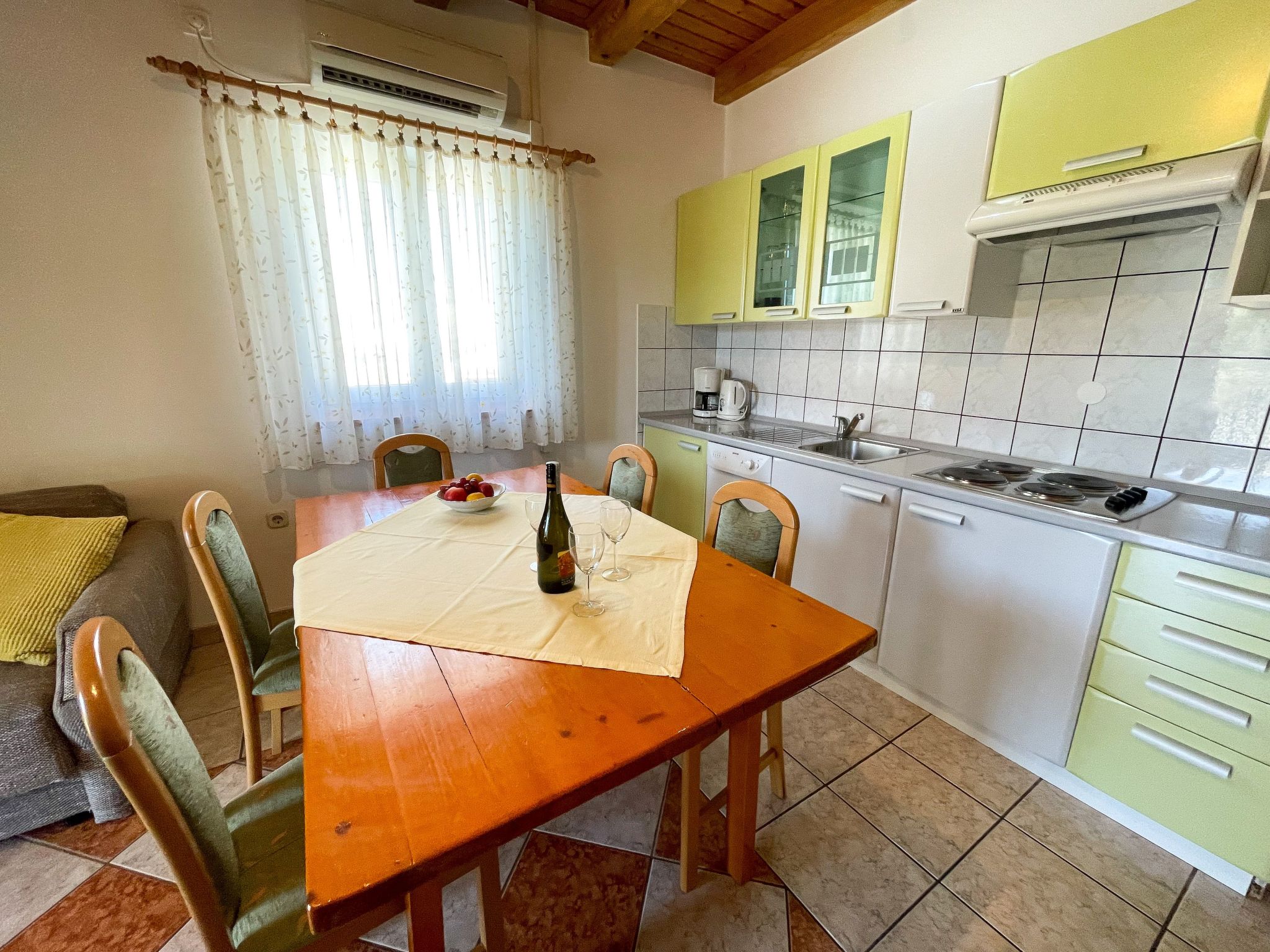 Photo of Wohnung in Jadranovo mit Grill, gemeinschaftlichem Pool und Terrasse