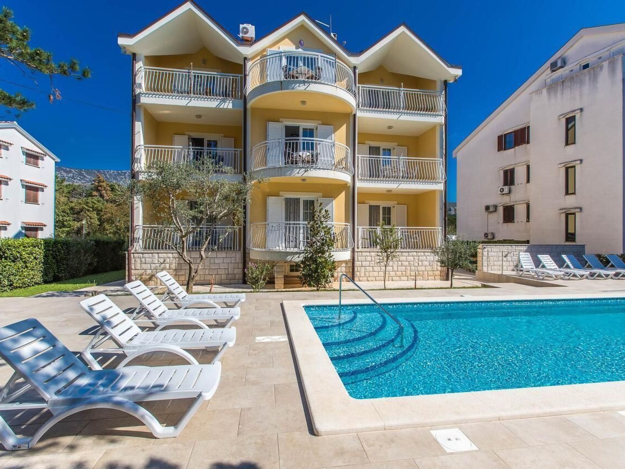 Wunderschönes Appartement in Jadranovo mit gemeinschaftlichem Pool, Grill und T