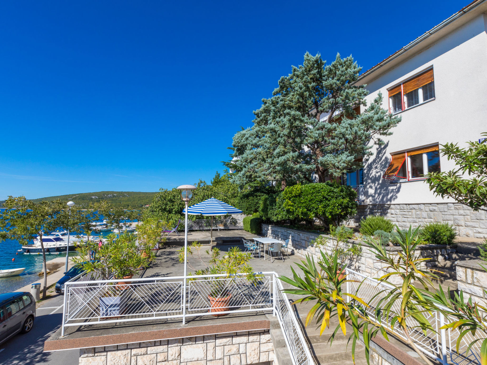 Photo of ANTONIA / HR-01846-01