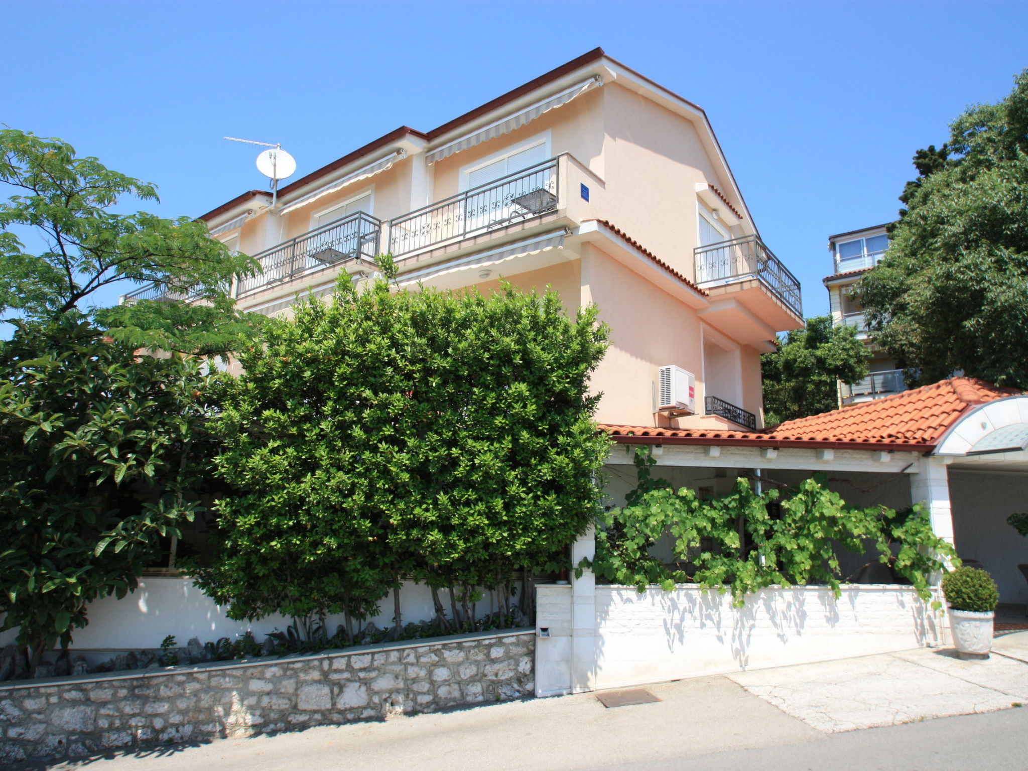 Photo of Domino Restaurant 6 / HR-09502-06