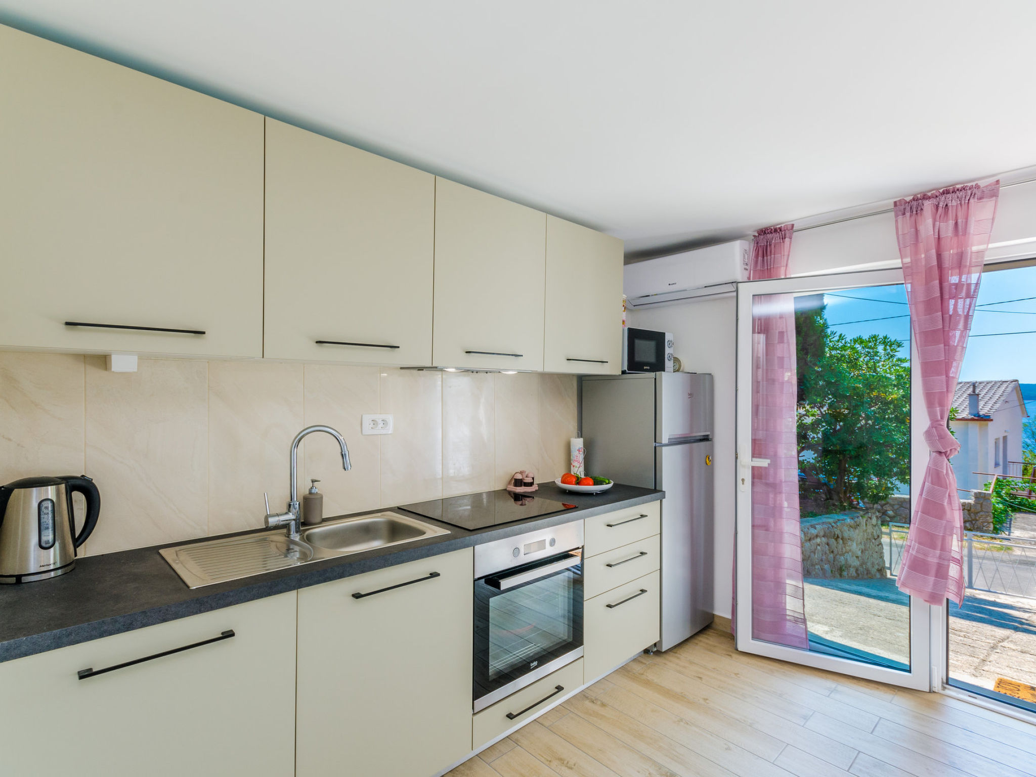 Leng 1 / HR-10352-01 - Inside