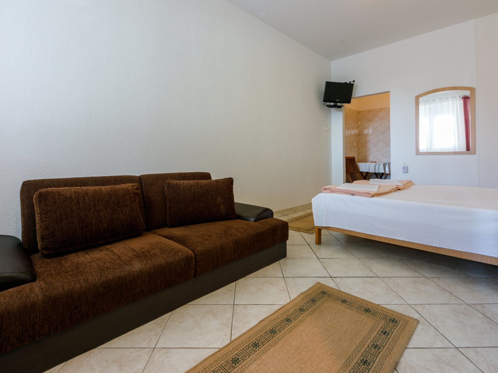 Antak 1 / HR-09414-01 - Inside