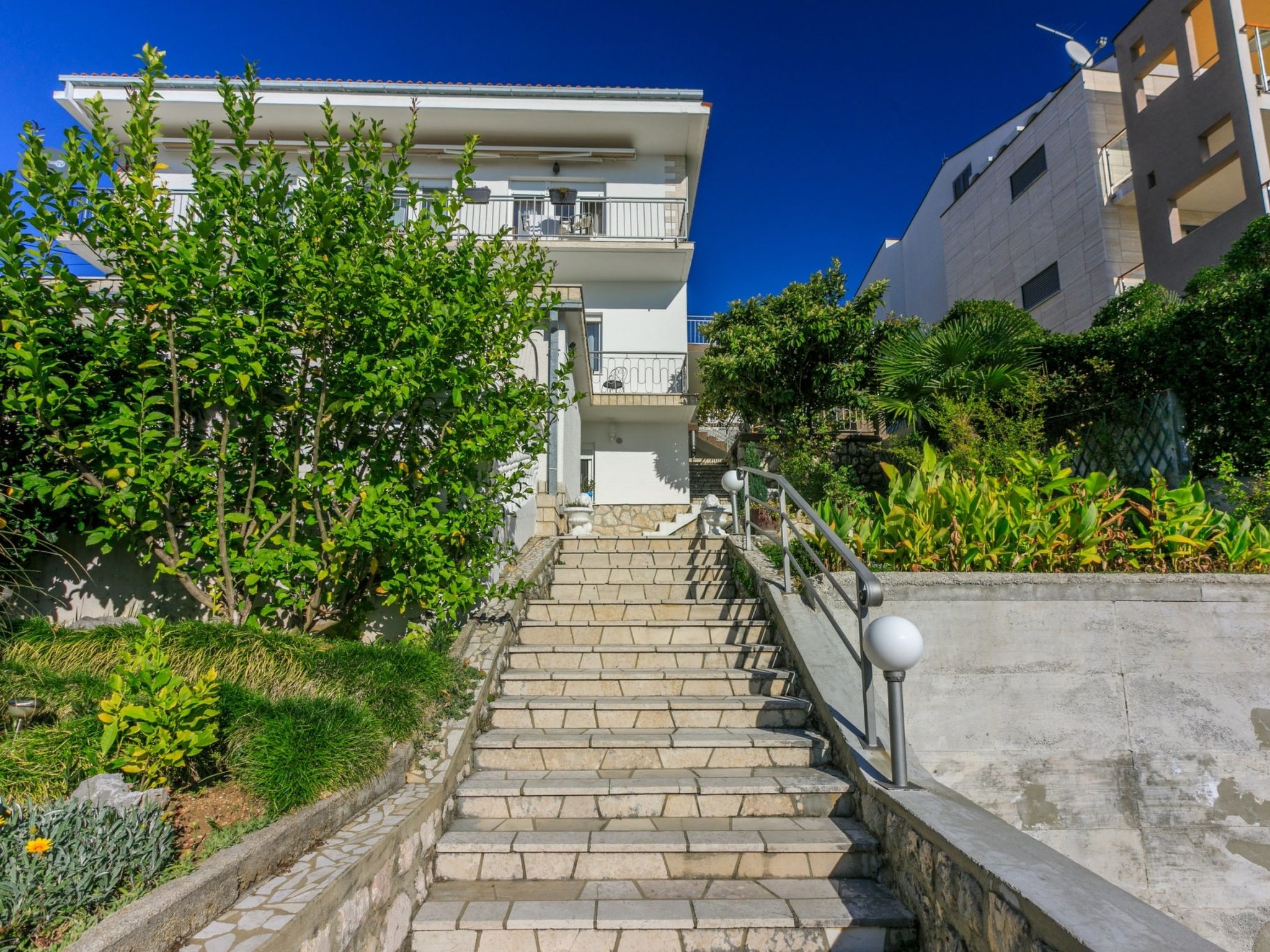 Antak 1 / HR-09414-01 - Outside