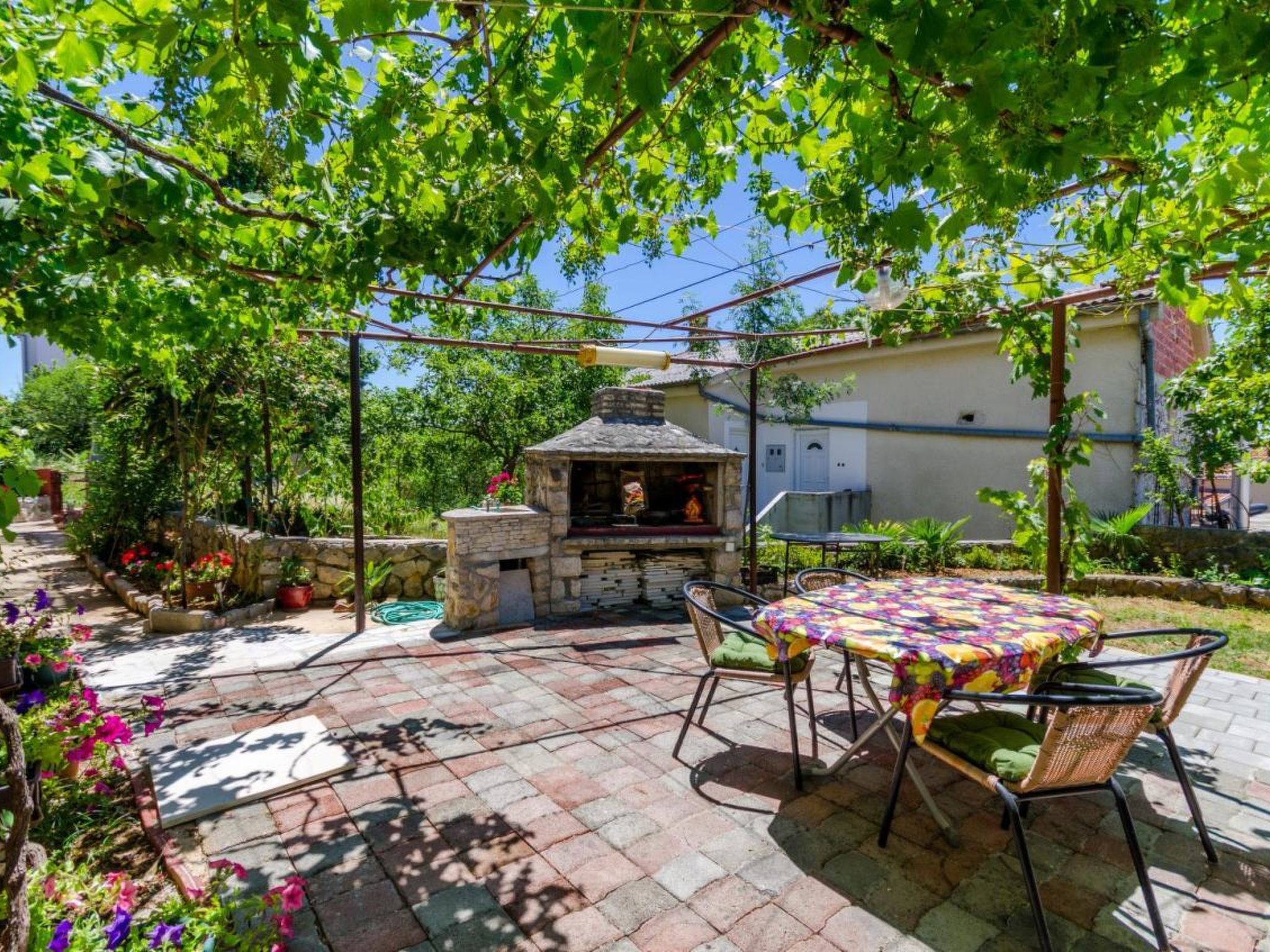 GOLIC Wine / HR-03619-03 - Outside
