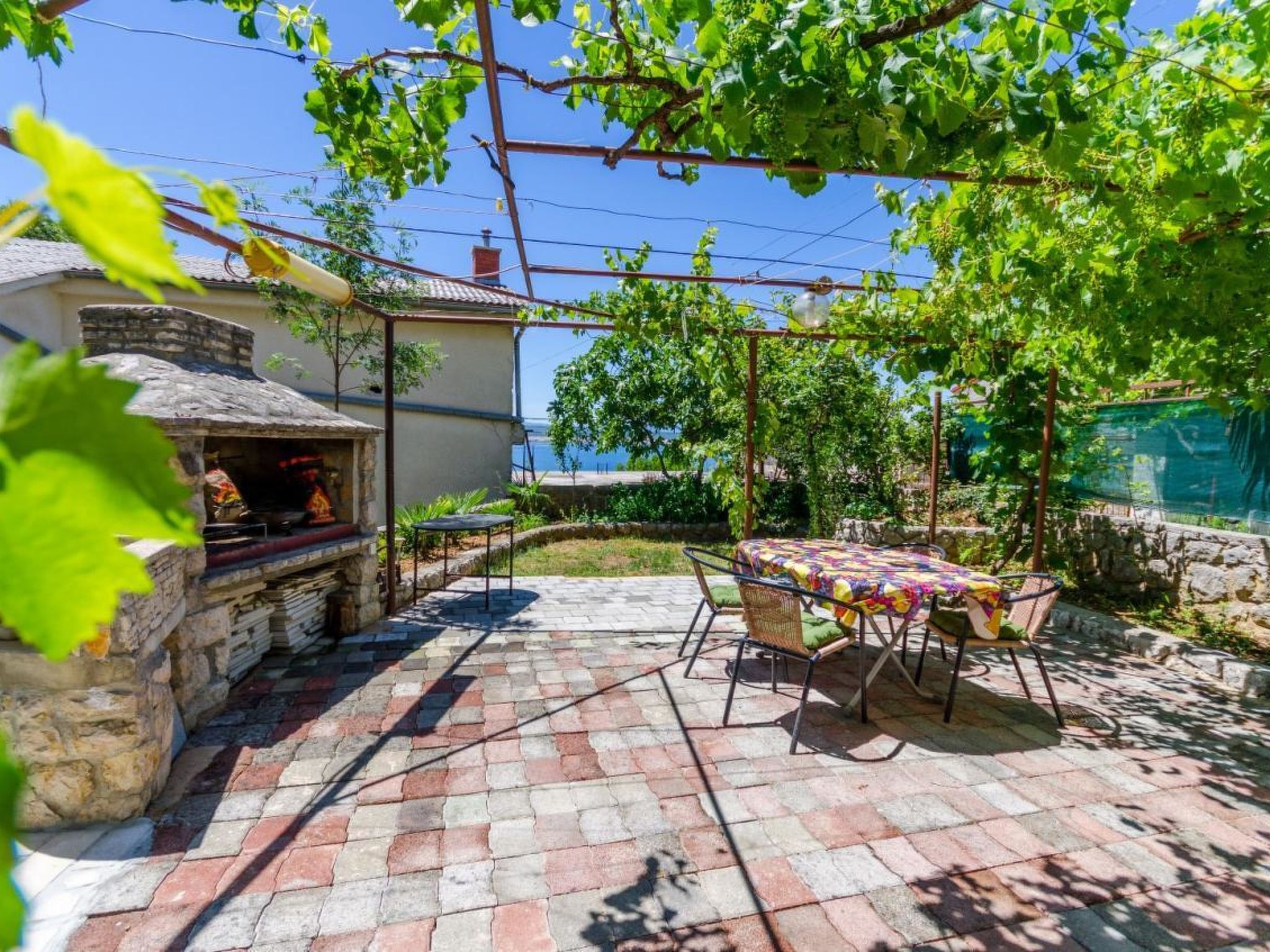 GOLIC Wine / HR-03619-03 - Outside