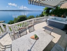 Strandappartement op 70 meter van zee in Dramalj, vlakbij Crikvenica - thumbnail 1
