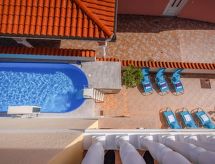 Zonnig appartement met terras en weids uitzicht op zee in Dramalj - thumbnail 1
