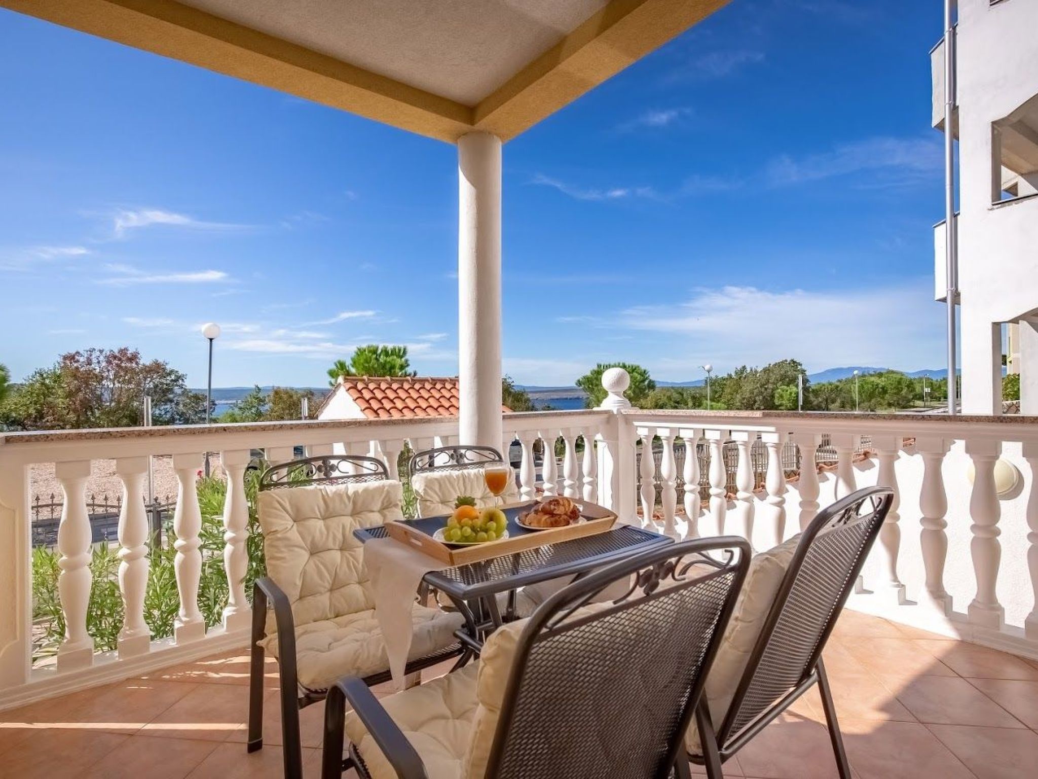 Wohnung mit Balkon und Meerblick-Binnen
