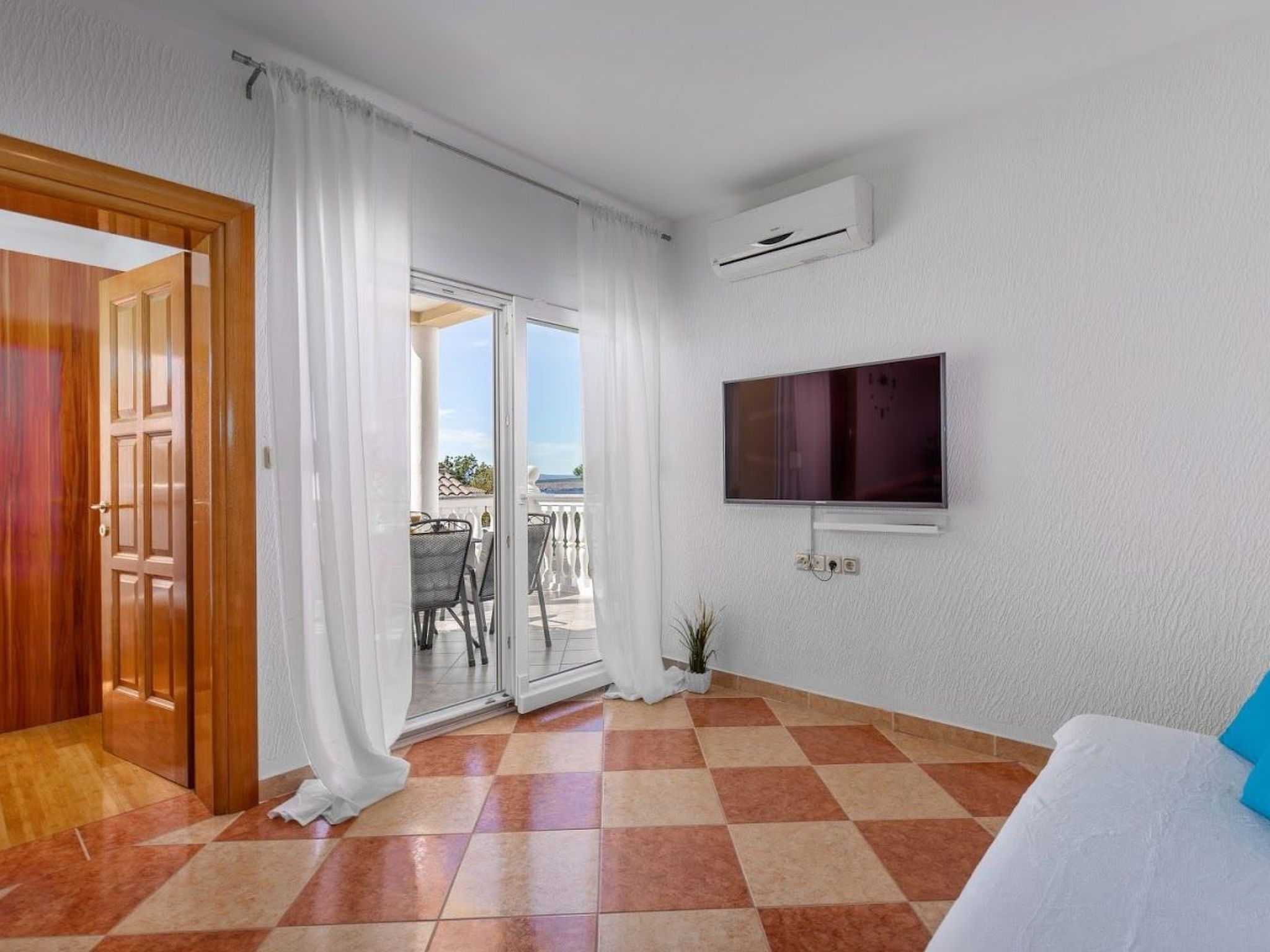 Wohnung mit Balkon und Meerblick-Binnen