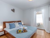 Sfeervol appartement met zonnig terras op 300m van de zee in Dramalj - thumbnail 2