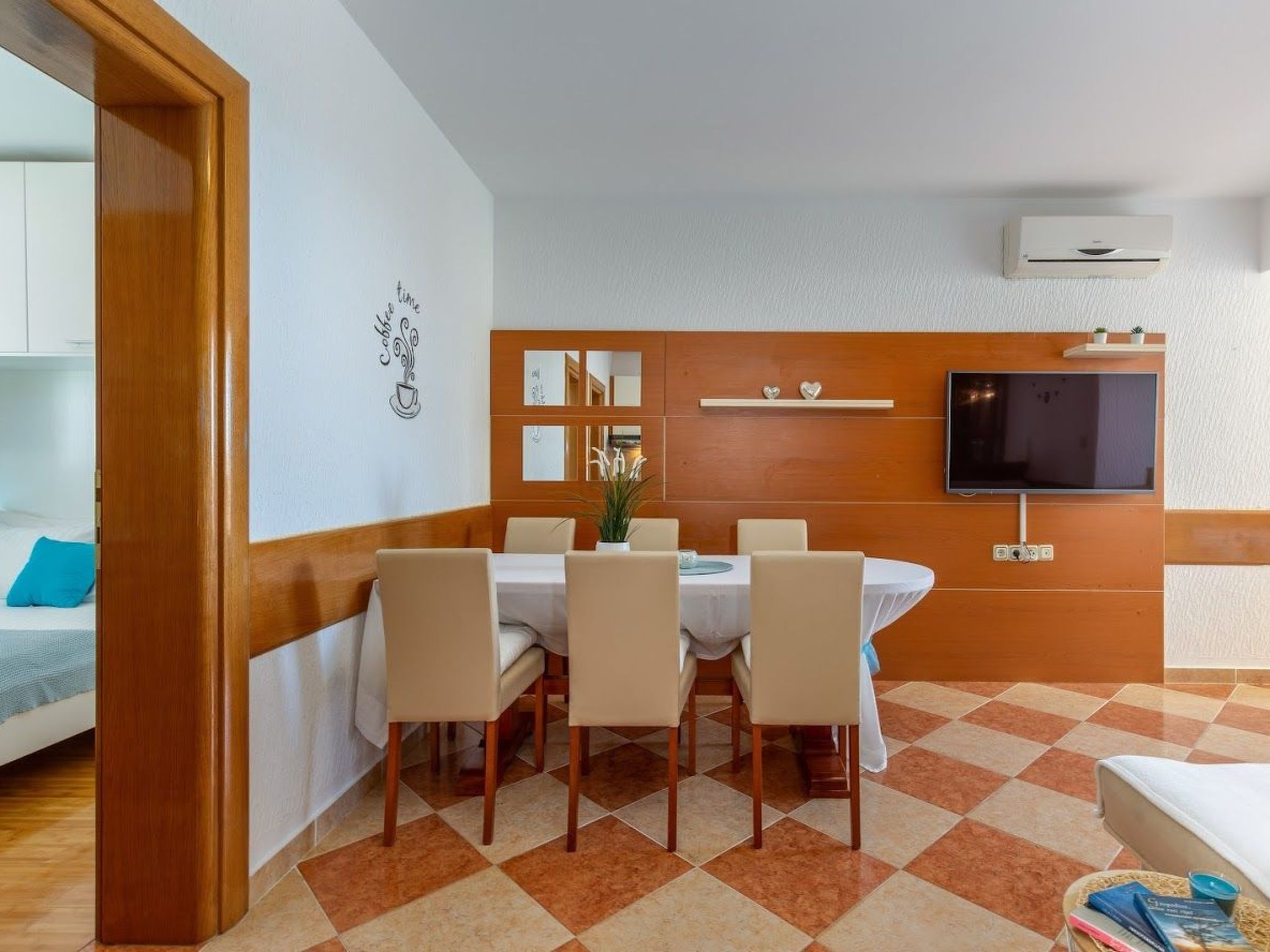 Wohnung mit schöner Terrasse-Binnen