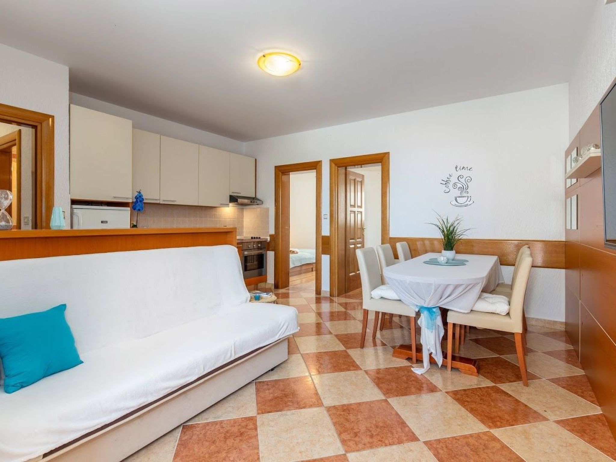 Wohnung mit schöner Terrasse-Binnen